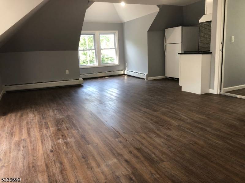 Newark City, NJ 07112,60 Parkview Ter