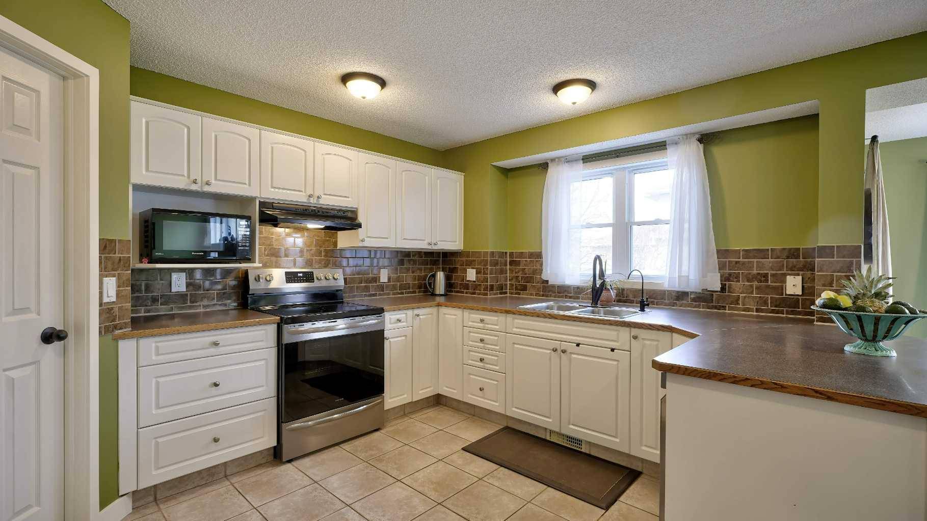 Okotoks, AB T1S 1R9,68 Cimarron DR