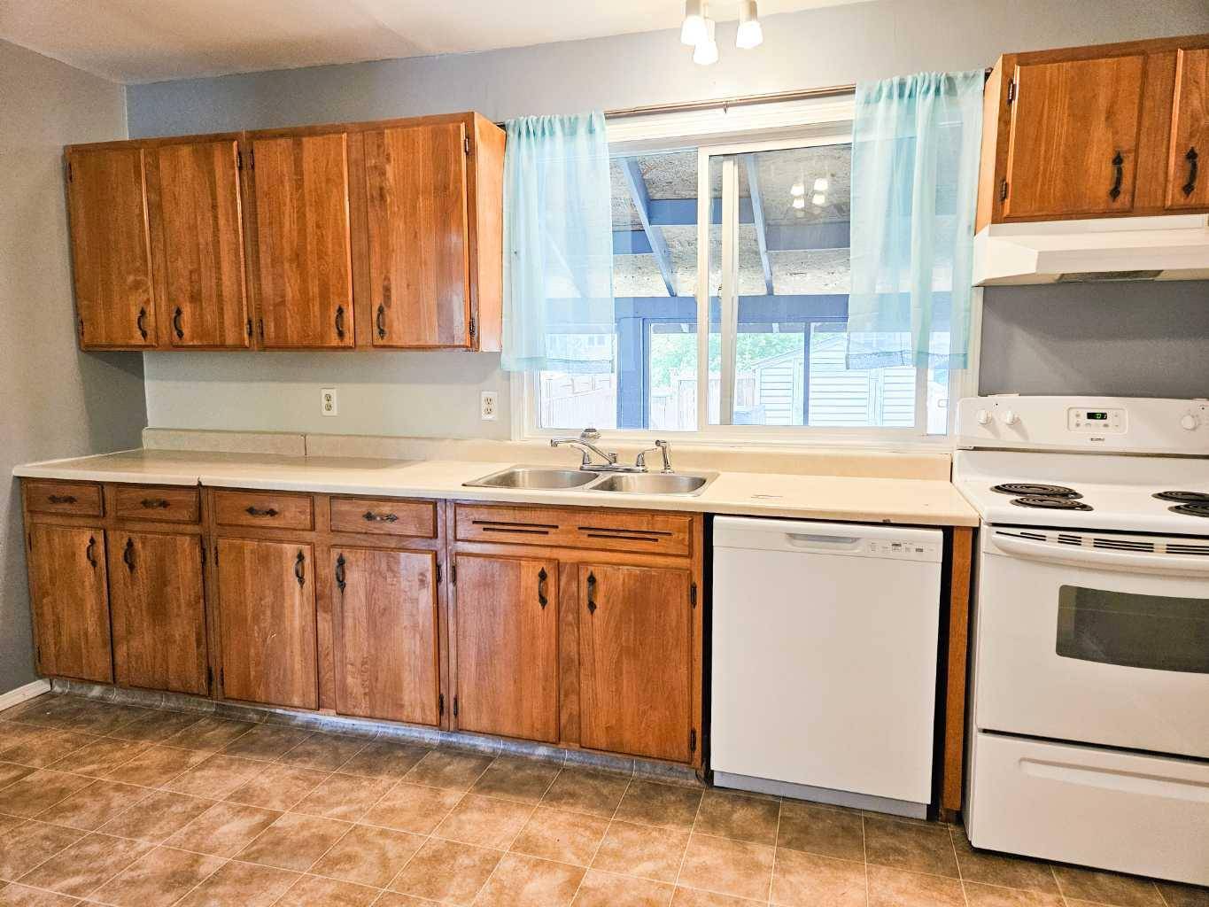Peace River, AB T8S1R6,8814 96 ST