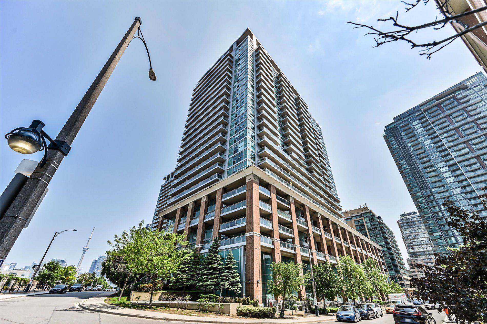 100 Western Battery RD #806, Toronto C01, ON M6K 3S2