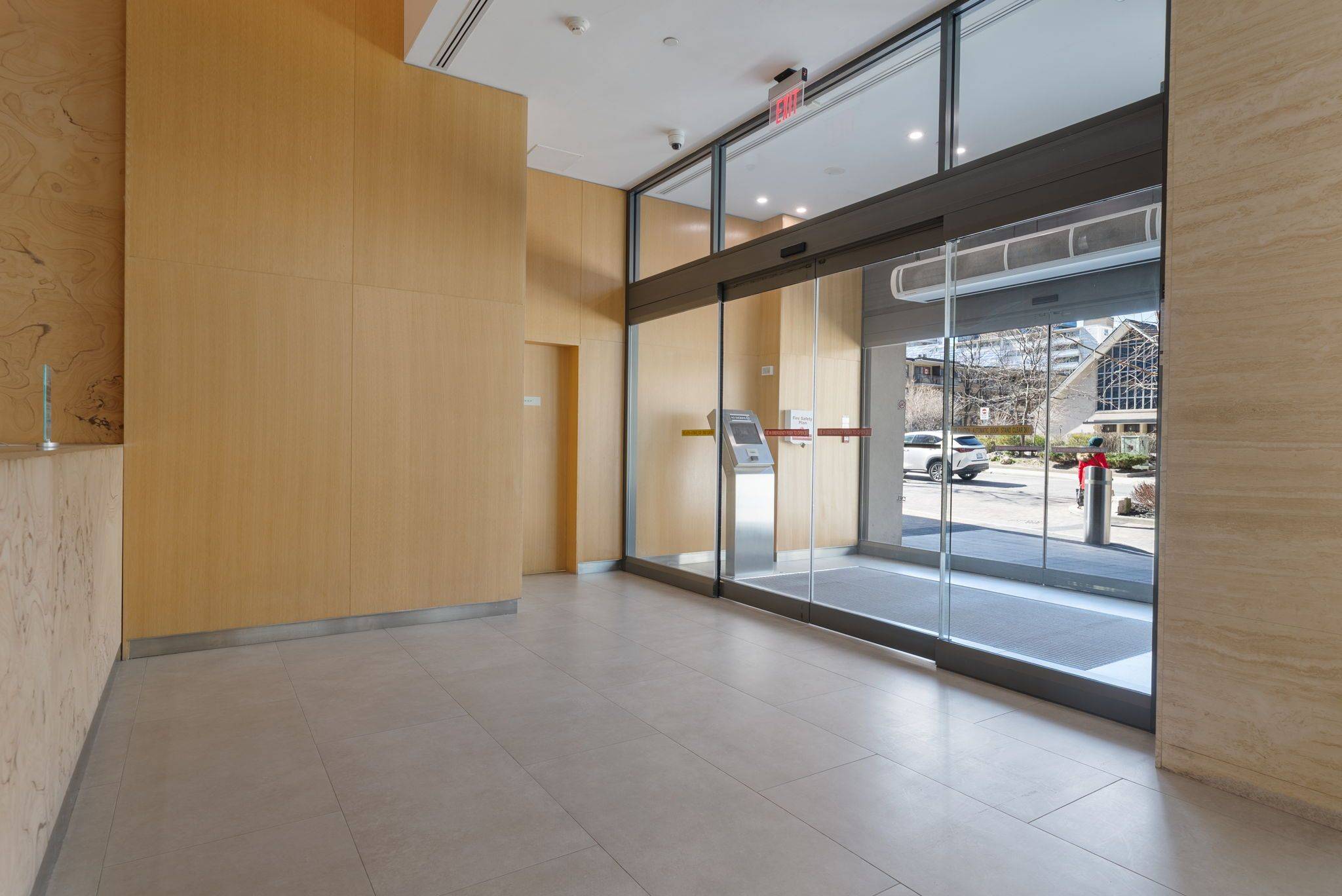 Toronto C10, ON M4P 1T7,25 Broadway AVE #2006