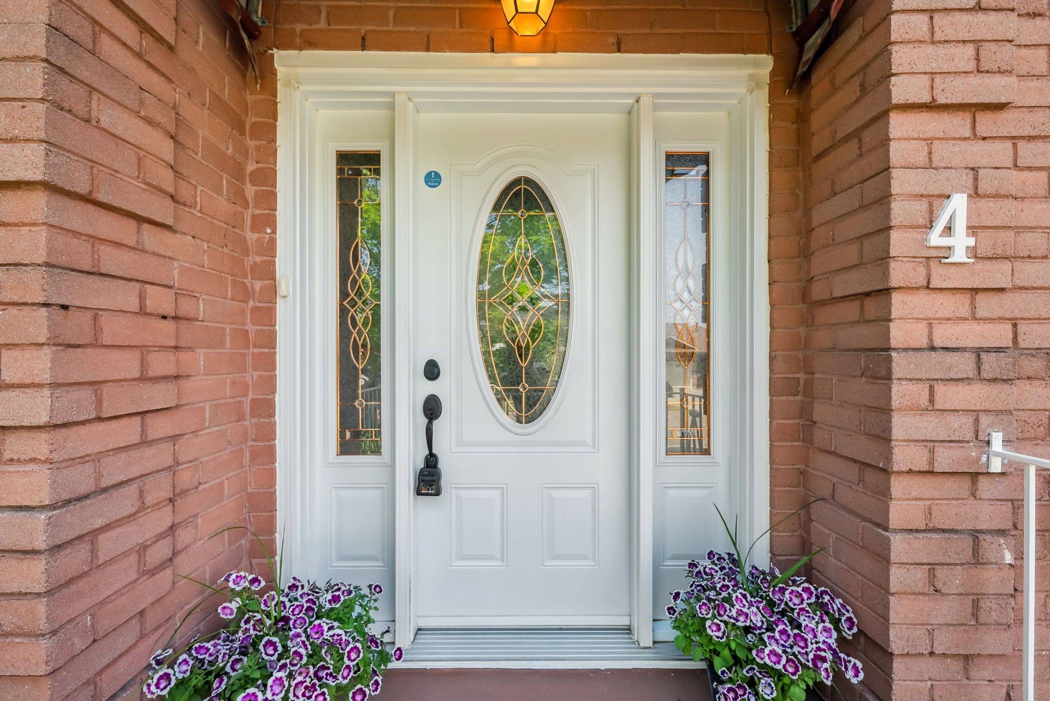 Clarington, ON L1E 1C3,4 Pinedale CRES