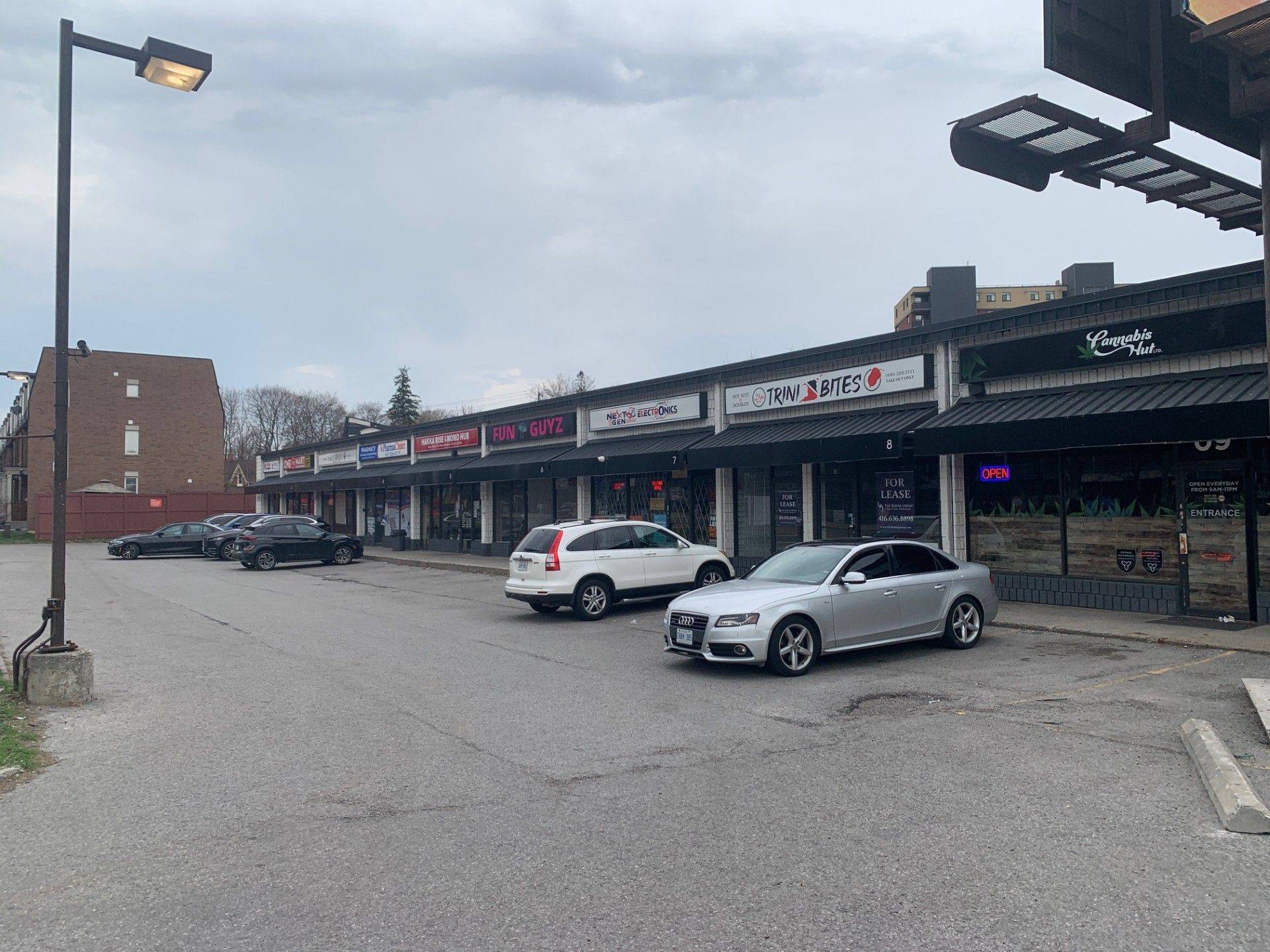 Toronto E10, ON M1E 2M8,4288 Kingston RD #6