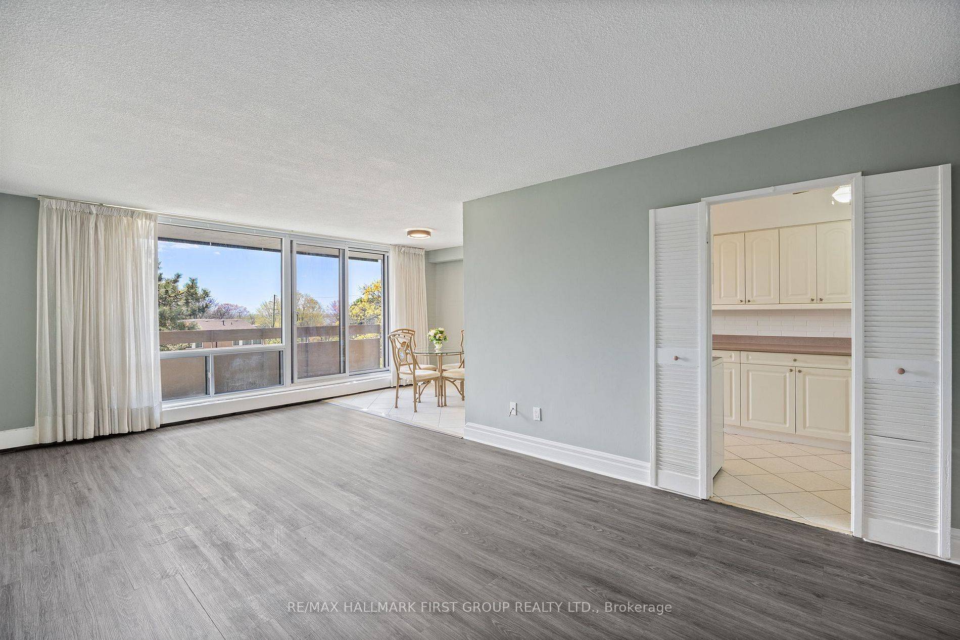 Pickering, ON L1W 2Z3,1210 Radom ST #307