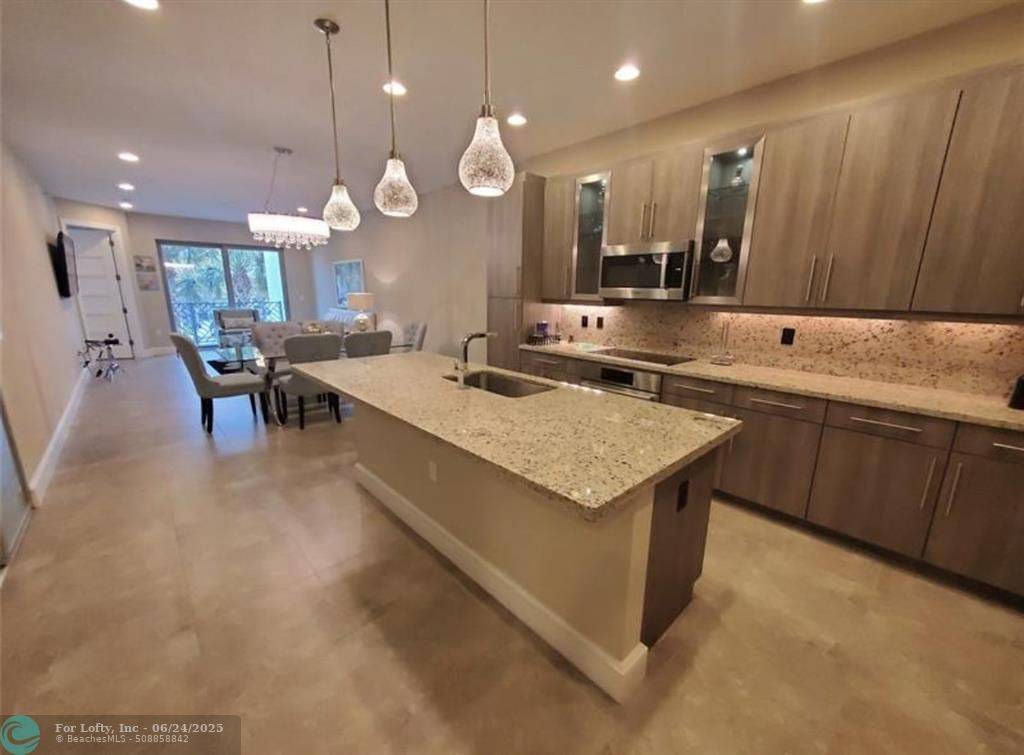 Lauderdale By The Sea, FL 33308,4511 El Mar Dr  #1-202