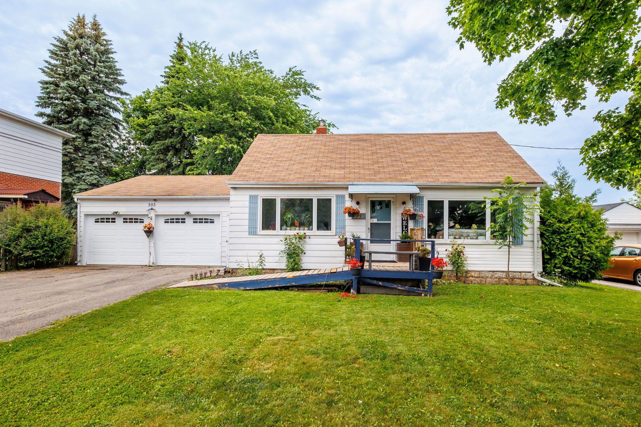 Newmarket, ON L3Y 2V2,593 Watson AVE