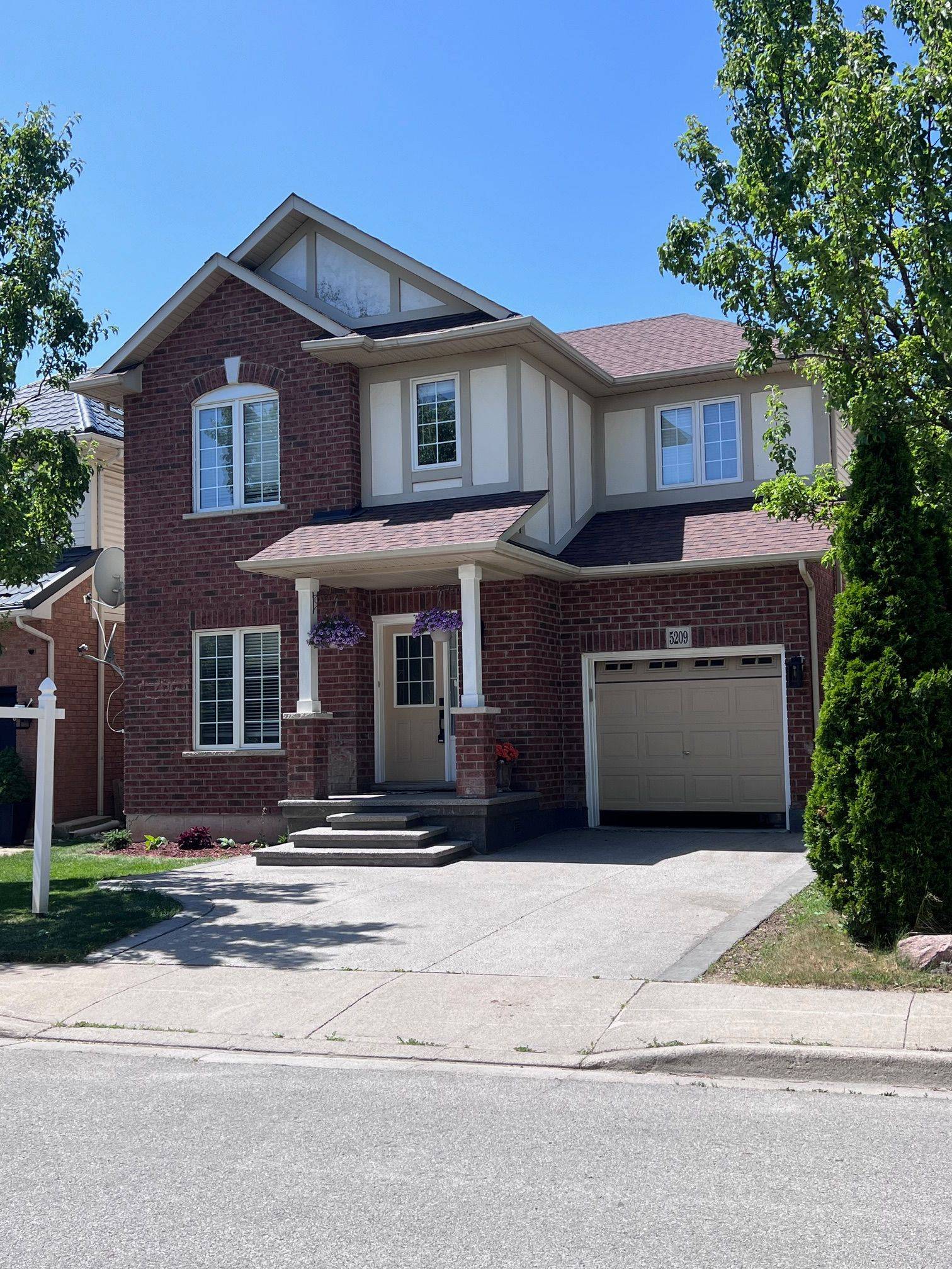 5209 Danielle DR, Burlington, ON L7L 7L1
