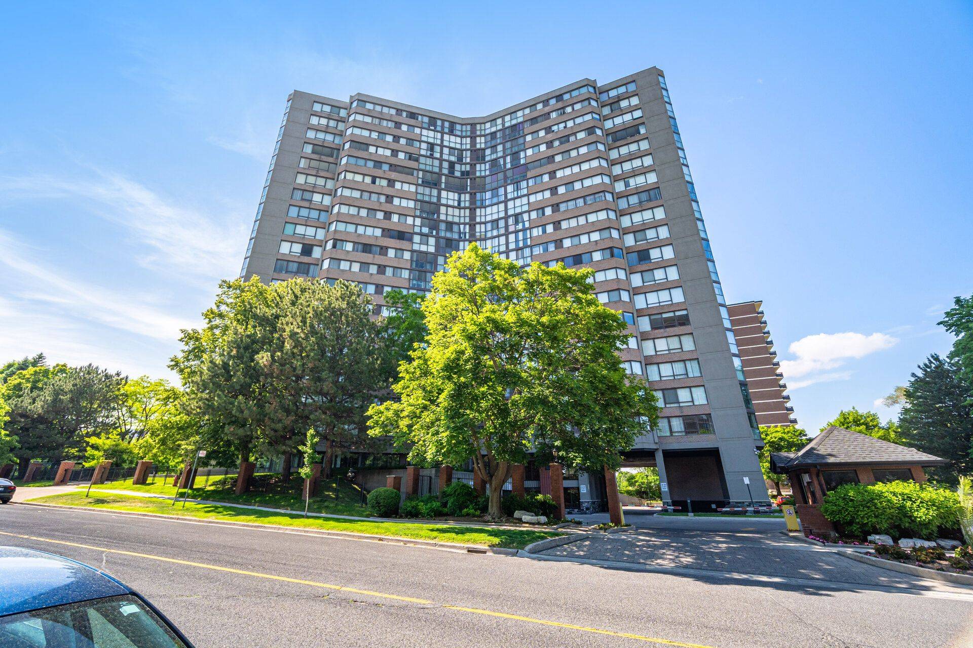40 Richview RD #1203, Toronto W09, ON M9A 5C1