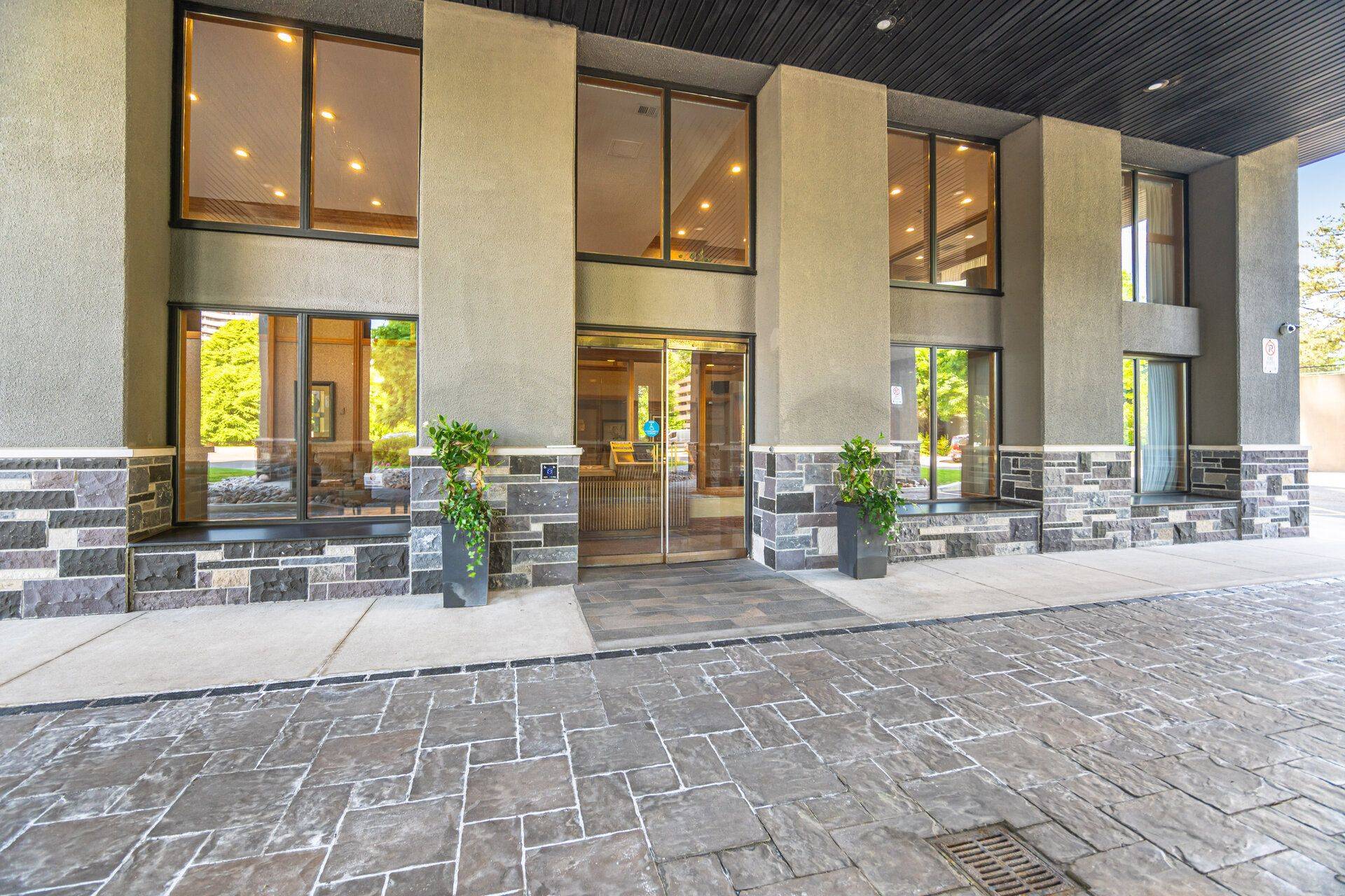 Toronto W09, ON M9A 5C1,40 Richview RD #1203
