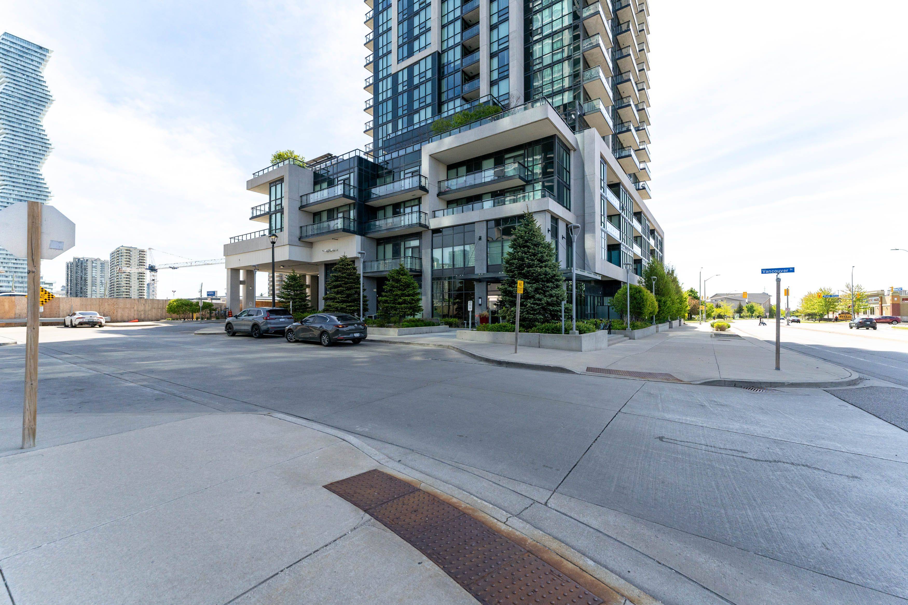 Mississauga, ON L5B 0K4,3975 Grand Park DR #4303