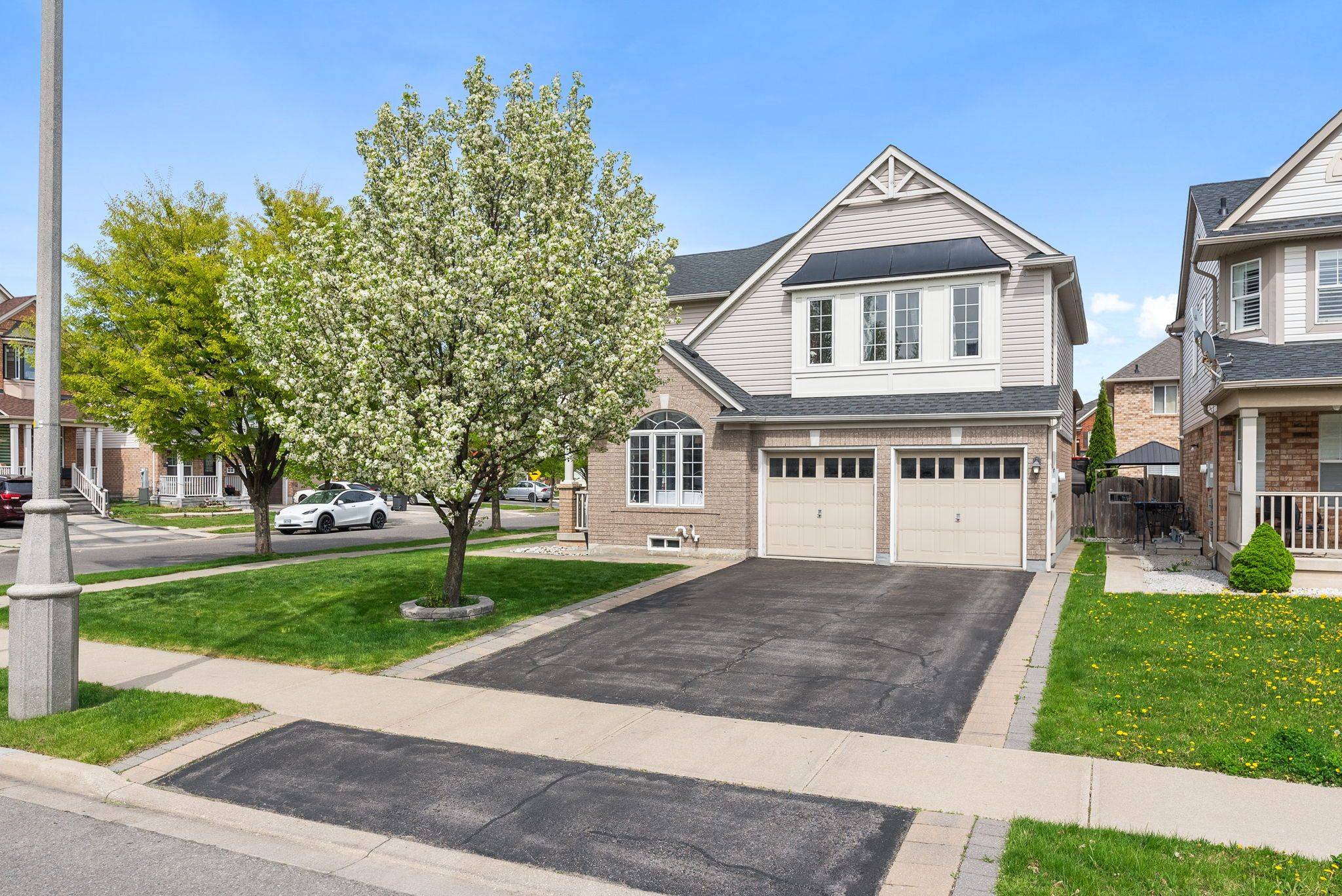 157 Fandango DR, Brampton, ON L6X 0L2