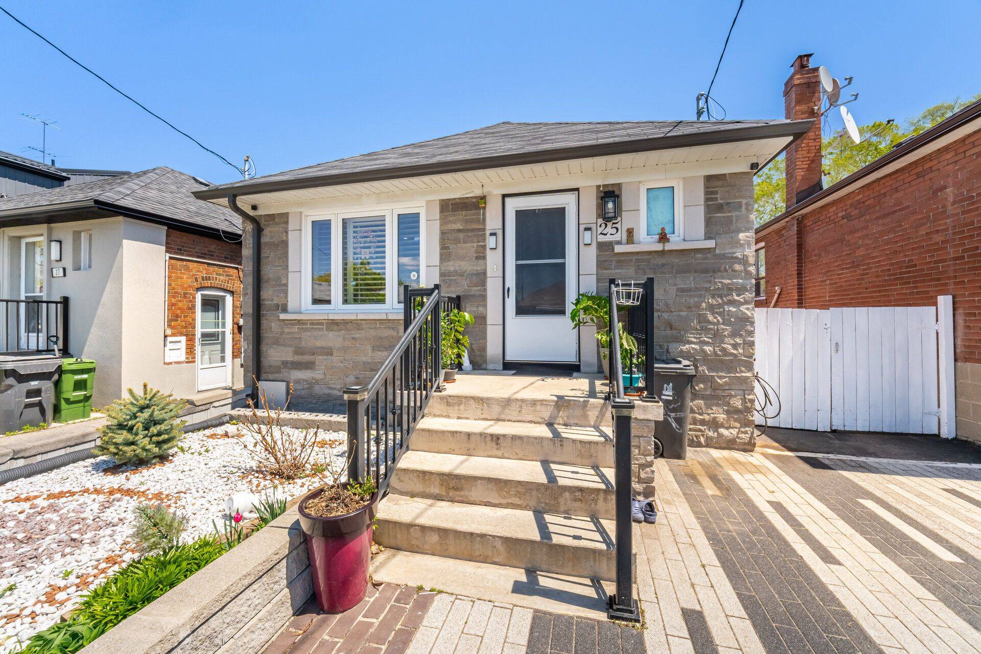 Toronto W03, ON M6N 4G2,25 Handel ST