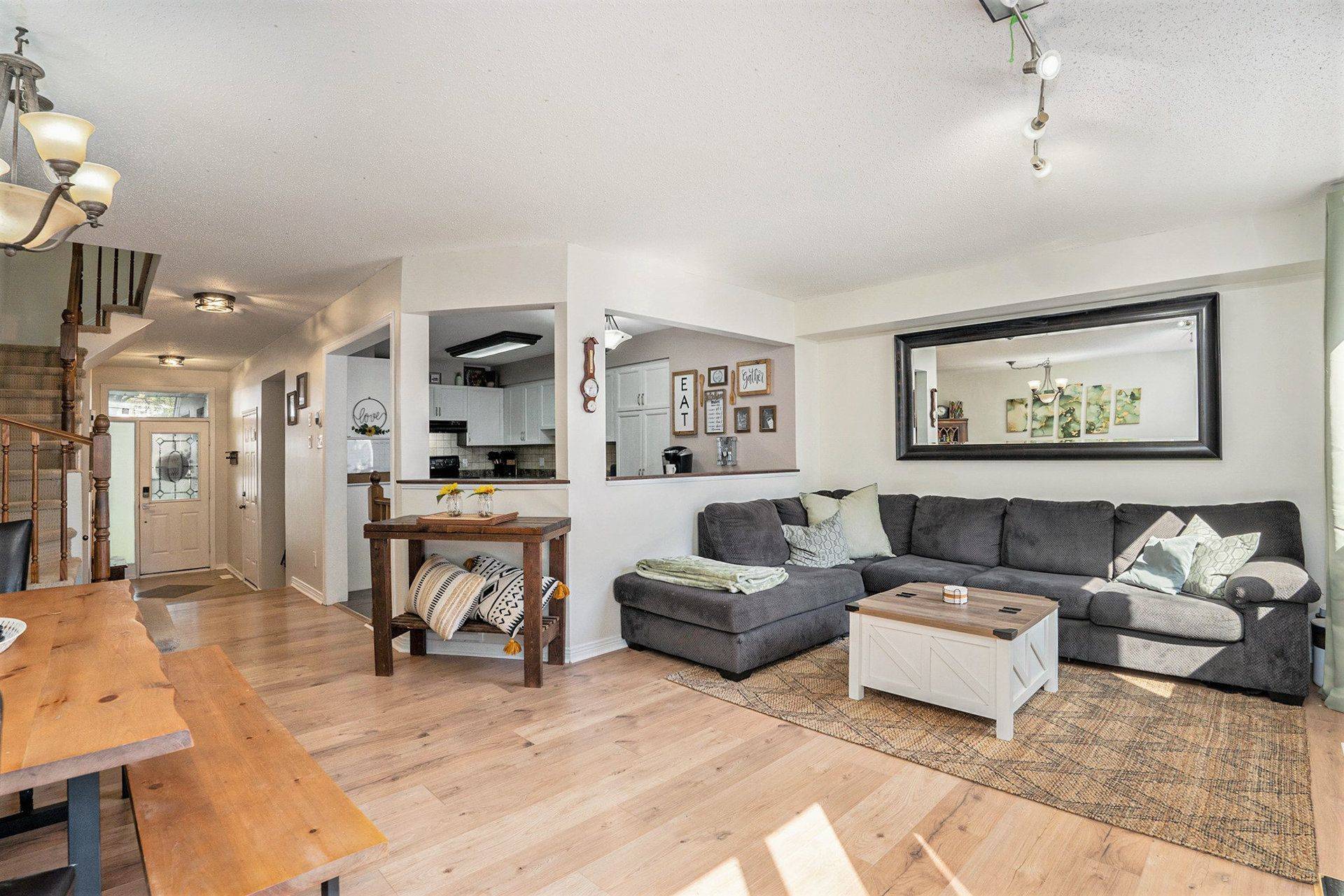 Kanata, ON K2M 2P3,5 Sunnybrooke DR