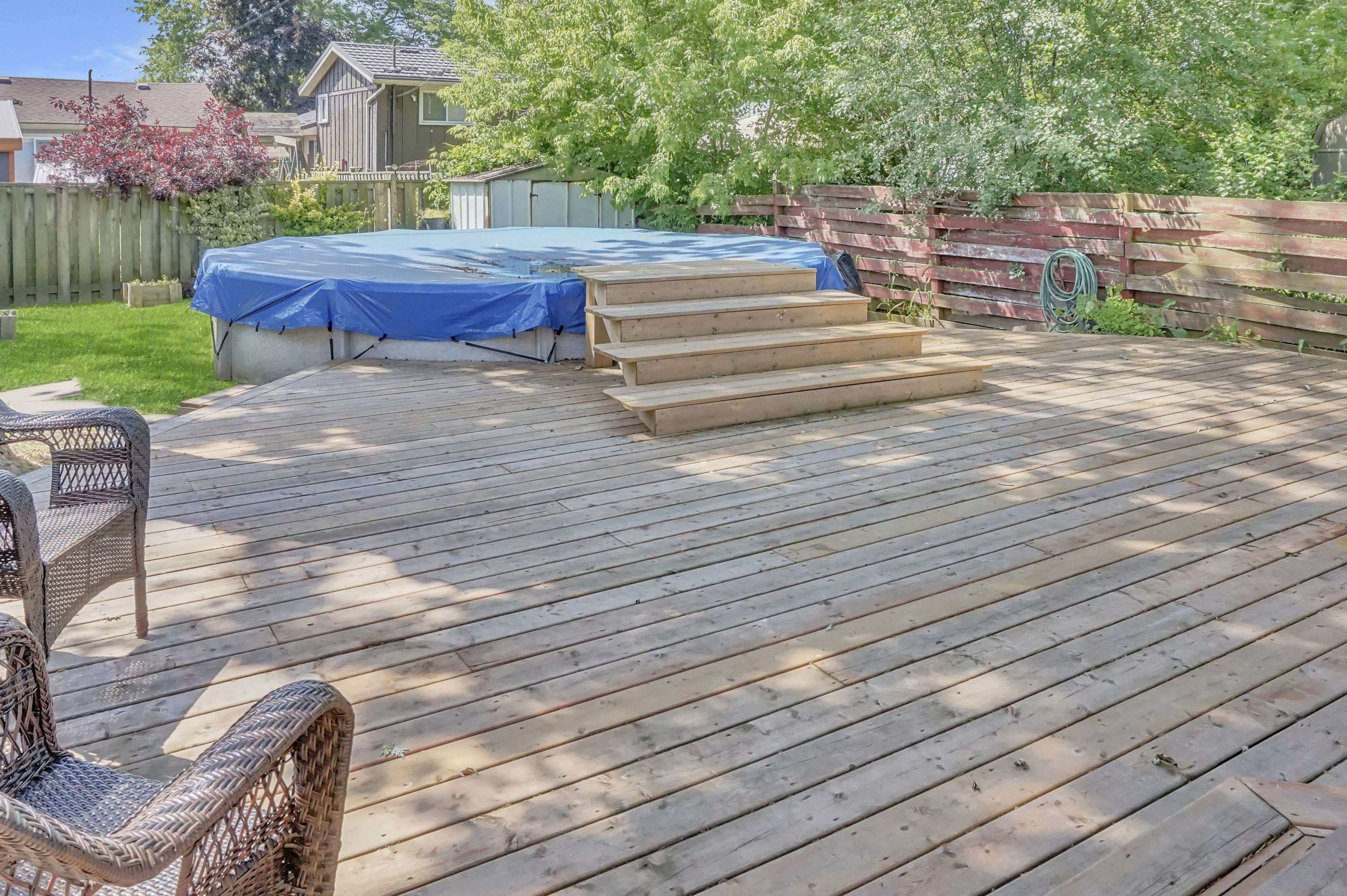 Niagara Falls, ON L2G 6N5,8452 Breadner CRES