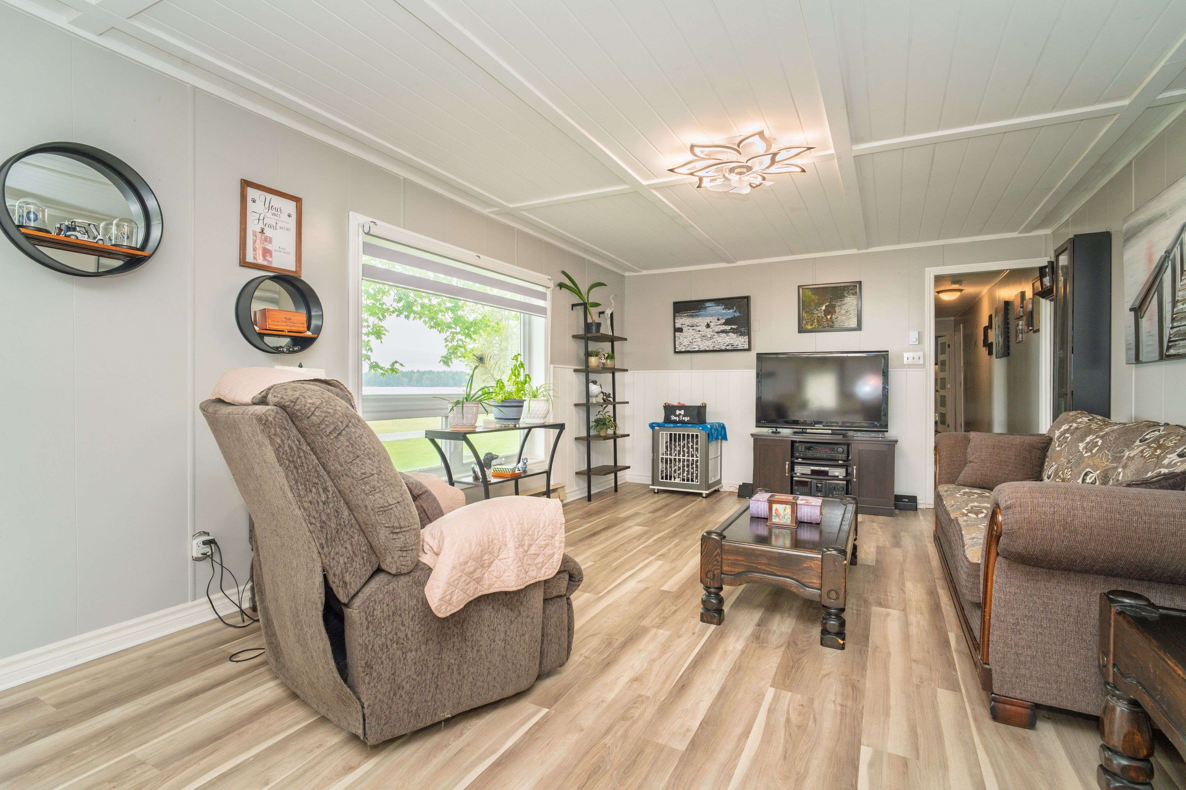 Mcnab/braeside, ON K0A 3L0,5 Evergreen LN