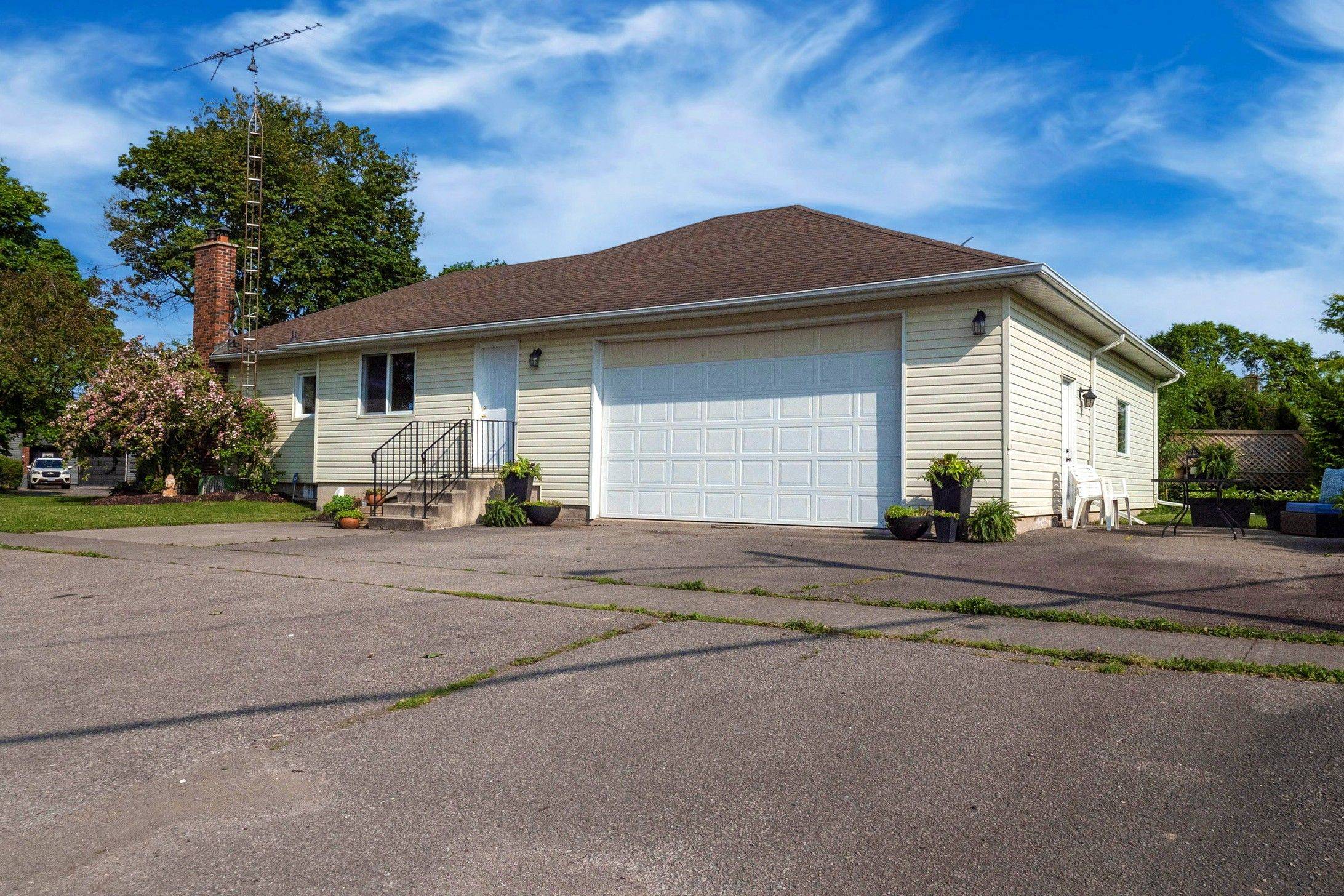 St. Catharines, ON L2N 3N1,27 Woodbine AVE