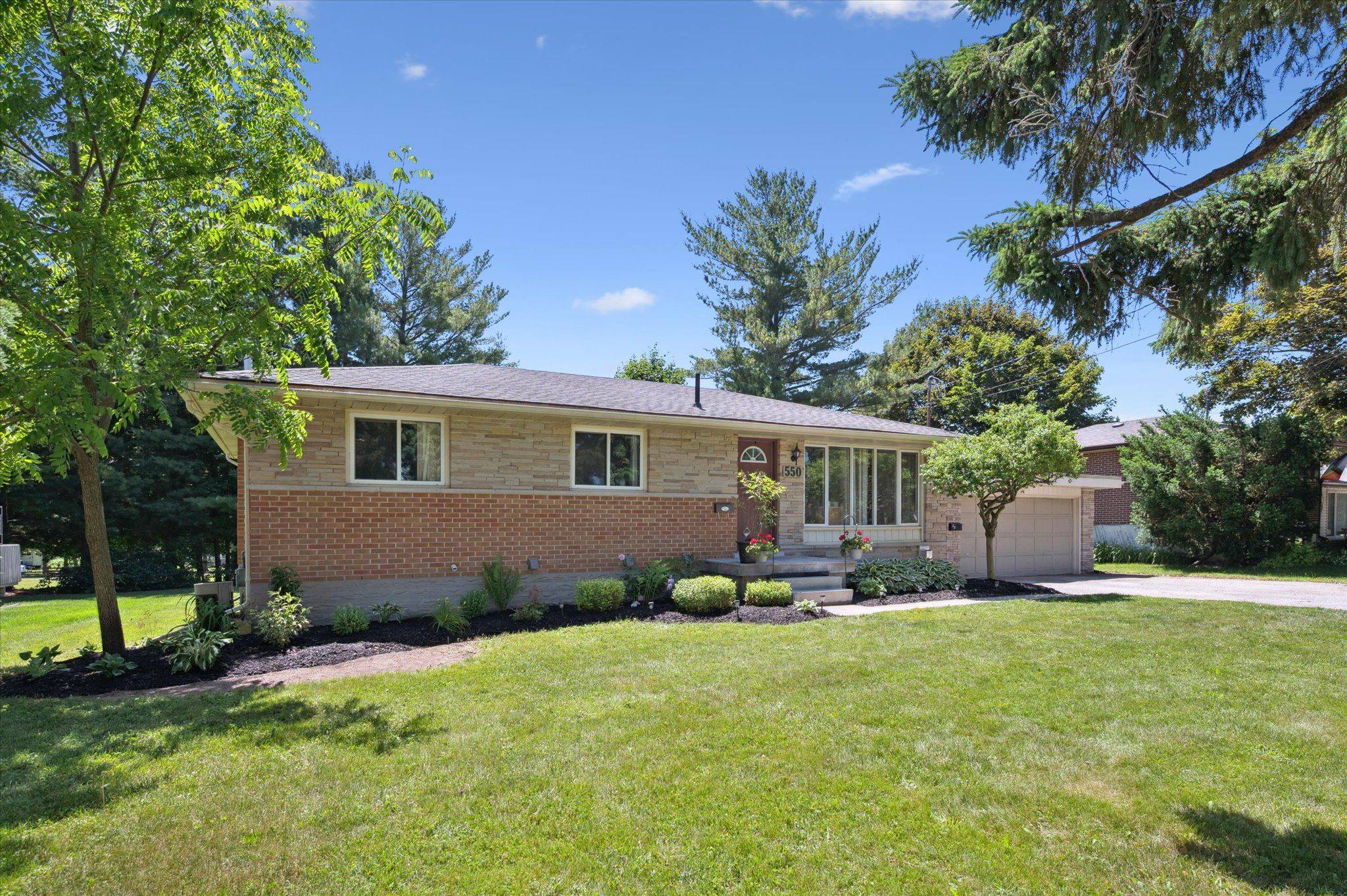 Centre Wellington, ON N1M 1Y8,550 Elora ST