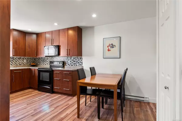 Langford, BC V9B 2S3,984 Dunford Ave #114