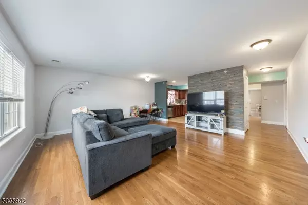 29 E Price St #4, Linden City, NJ 07036