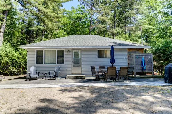 Tiny, ON L0L 2T0,35 Lakeside DR