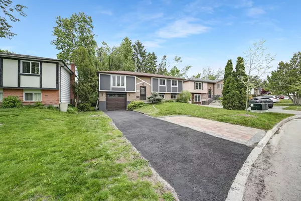 14 Chippawa CT, Barrie, ON L4M 5N8