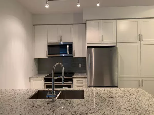 4085 Parkside Village DR #507, Mississauga, ON L5B 0K9