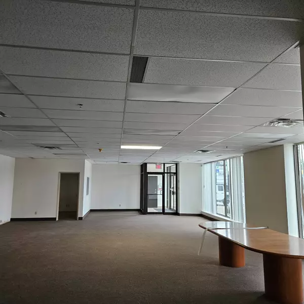 Mississauga, ON L5A 4B4,505 Queensway ST E #3-4