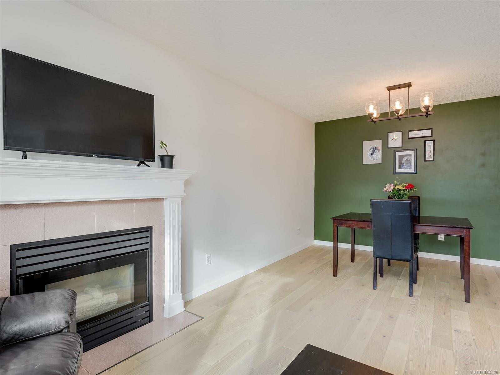 Victoria, BC V8R 4M2,2720 Shelbourne St #1