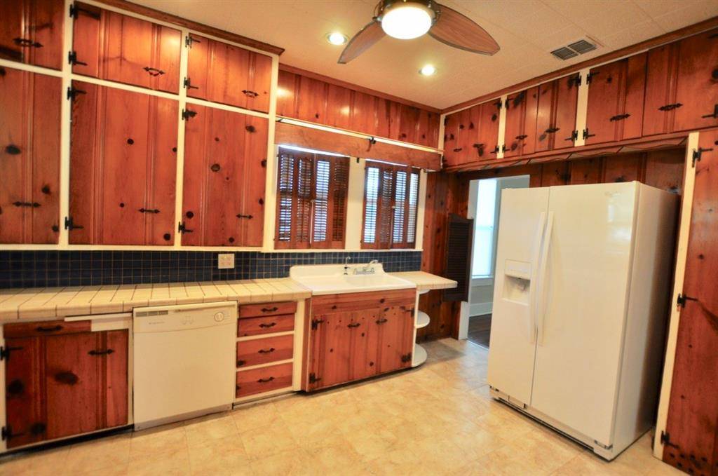 Weatherford, TX 76086,201 W Columbia Street W