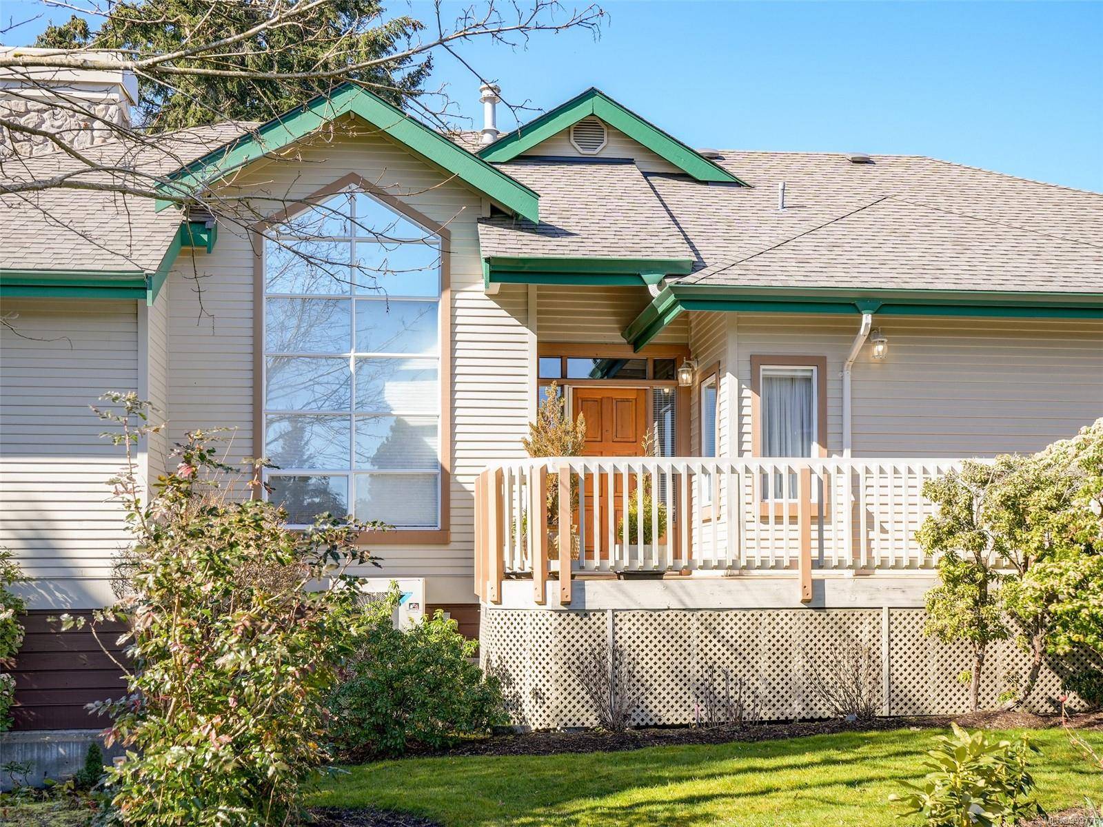 Saanich, BC V8Z 7J2,530 Marsett Pl #43