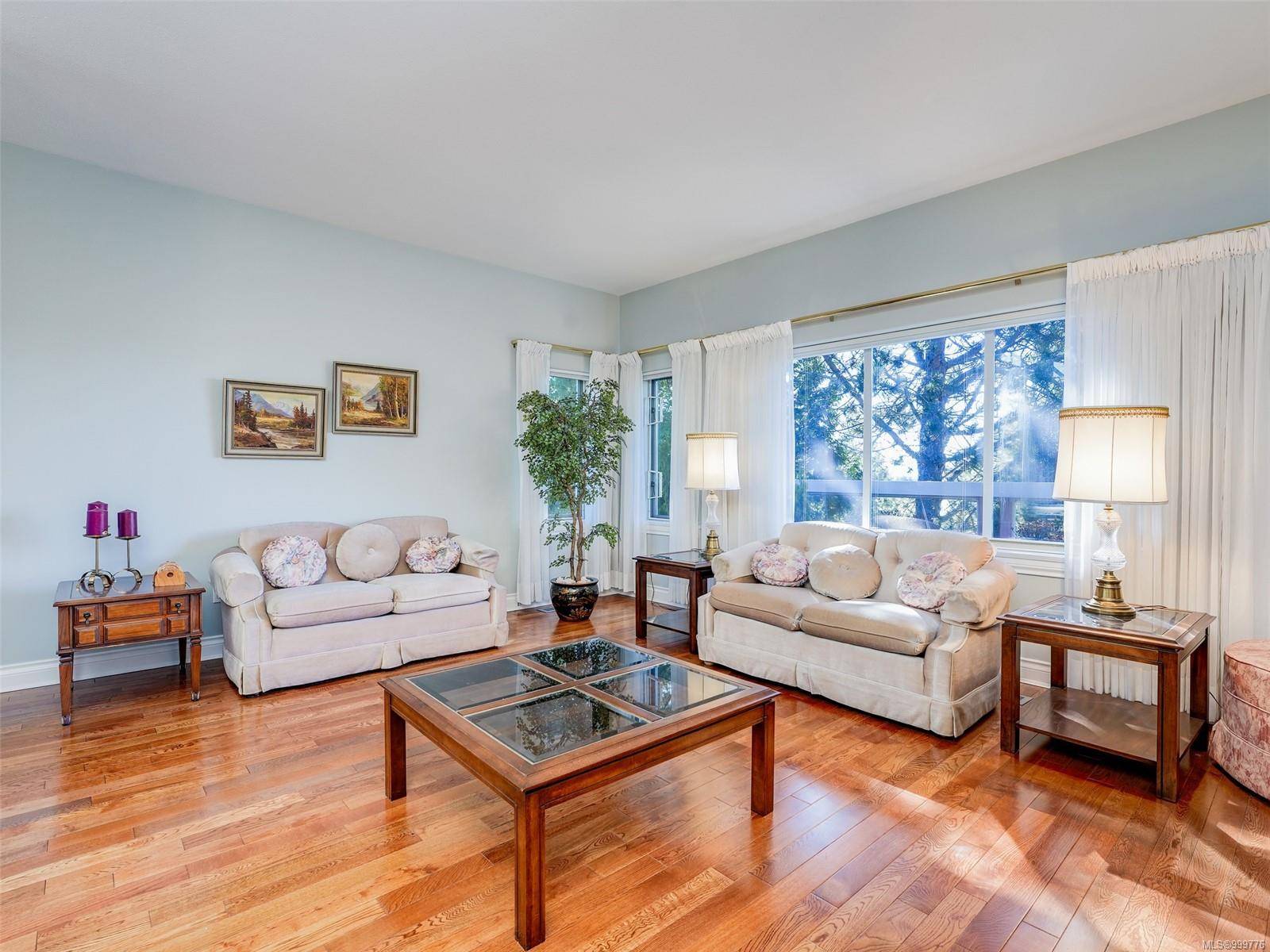 Saanich, BC V8Z 7J2,530 Marsett Pl #43