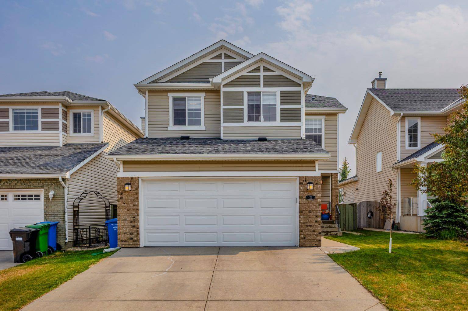126 Royal Elm WAY NW, Calgary, AB T3G 5P7