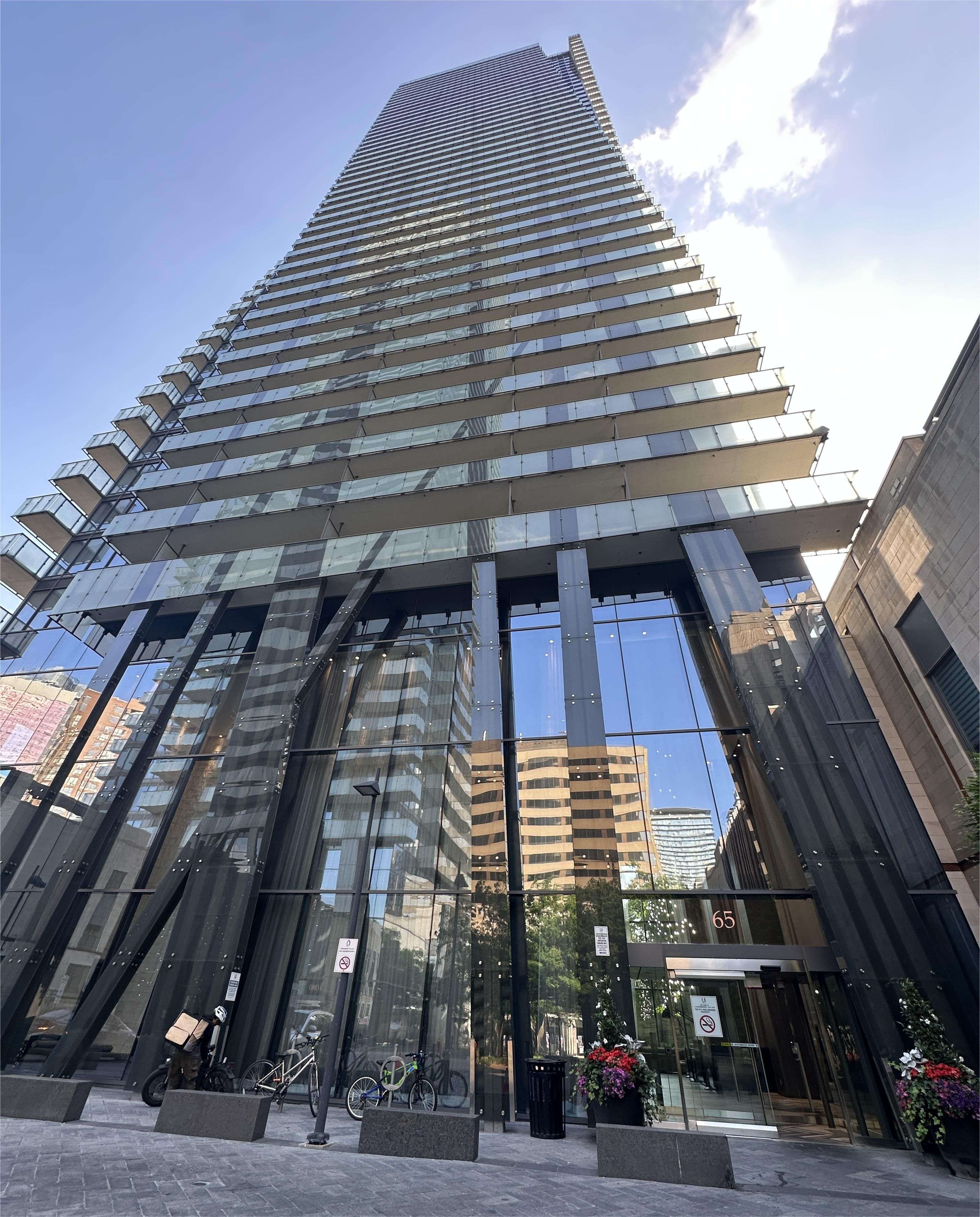 Toronto C01, ON M5S 0A6,65 St Mary ST #4405