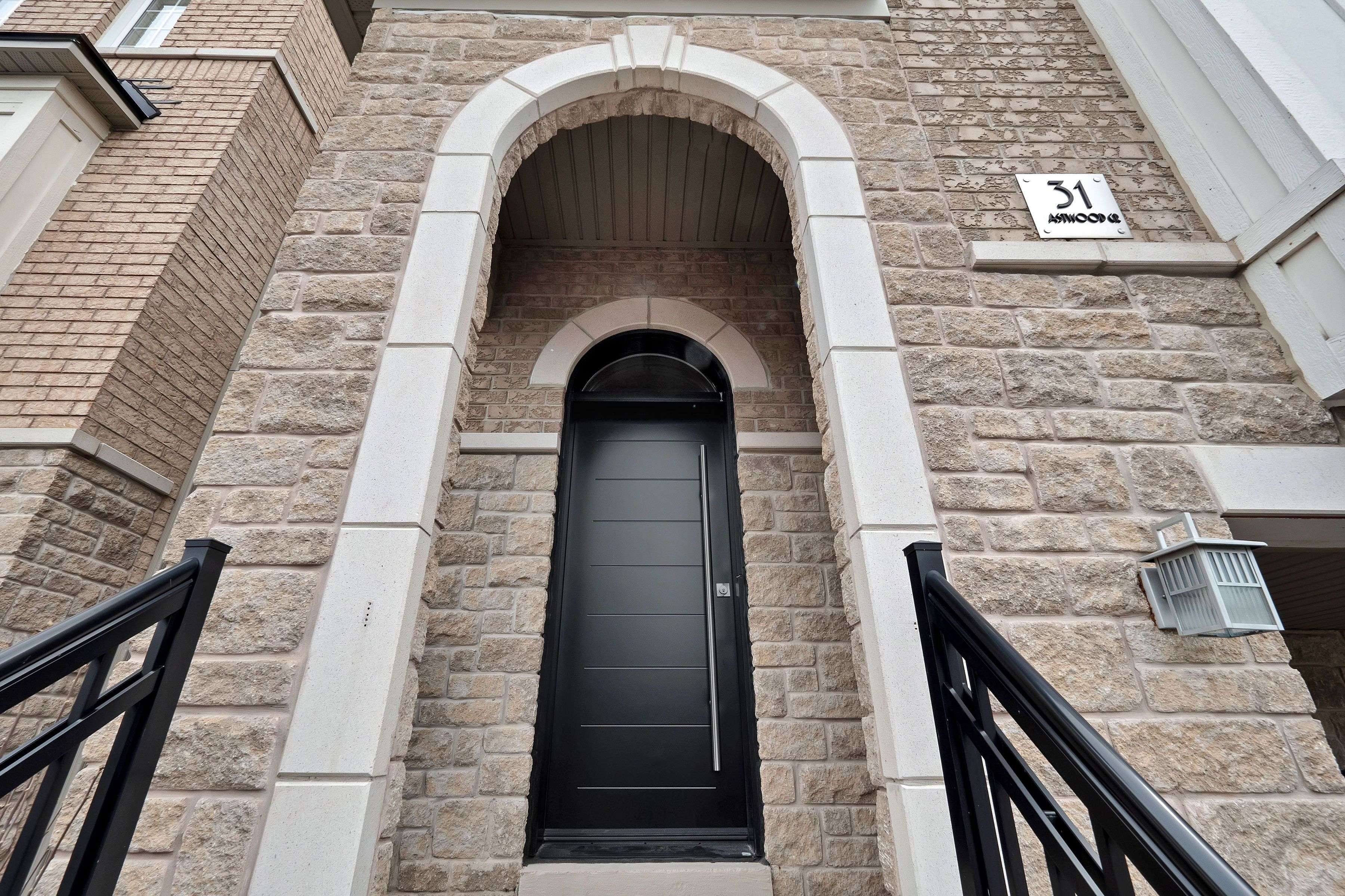 Toronto E10, ON M1C 0B3,31 Mastwood CRES