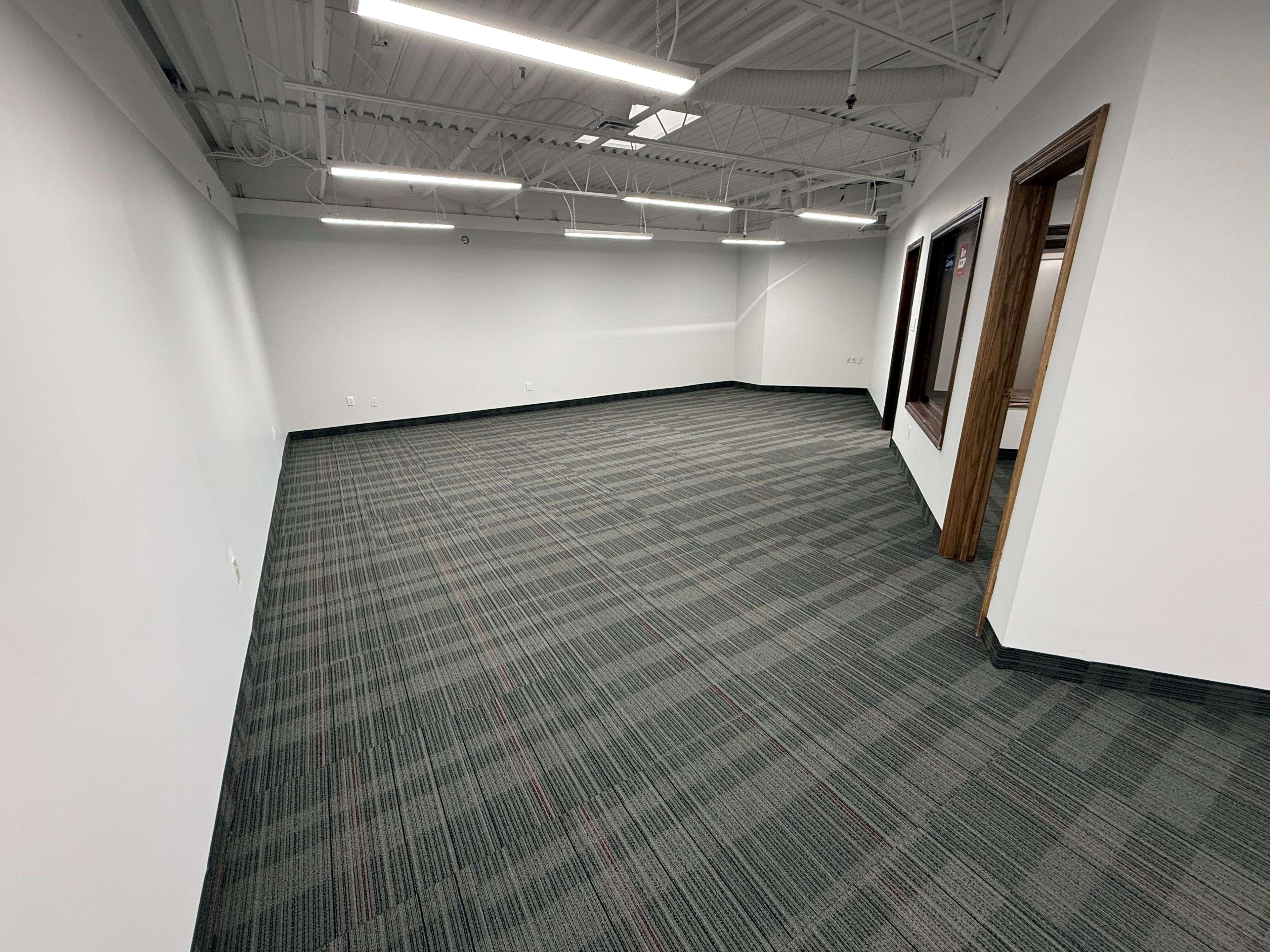 Vaughan, ON L4K 3W7,231 Millway AVE #17