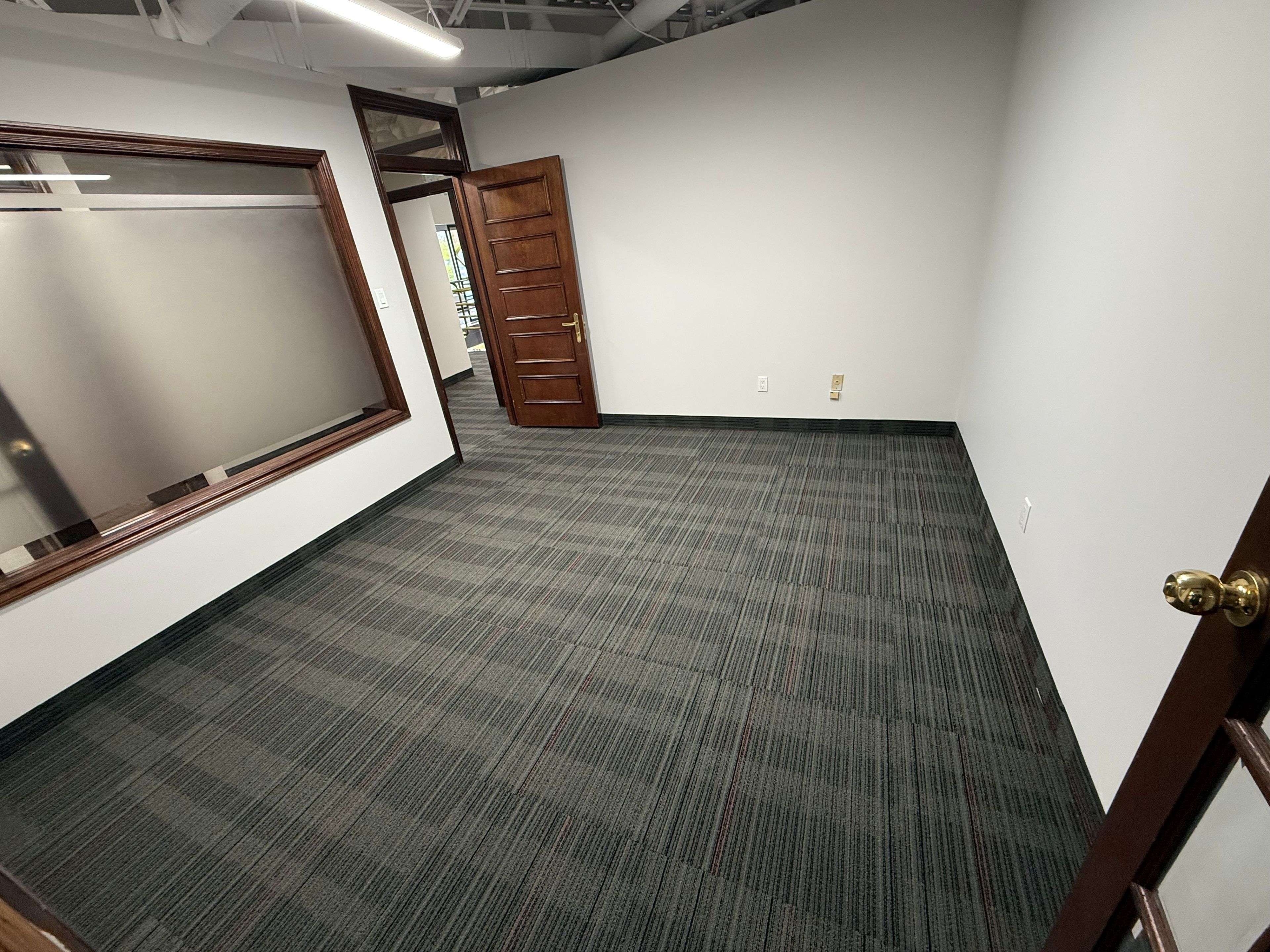 Vaughan, ON L4K 3W7,231 Millway AVE #17