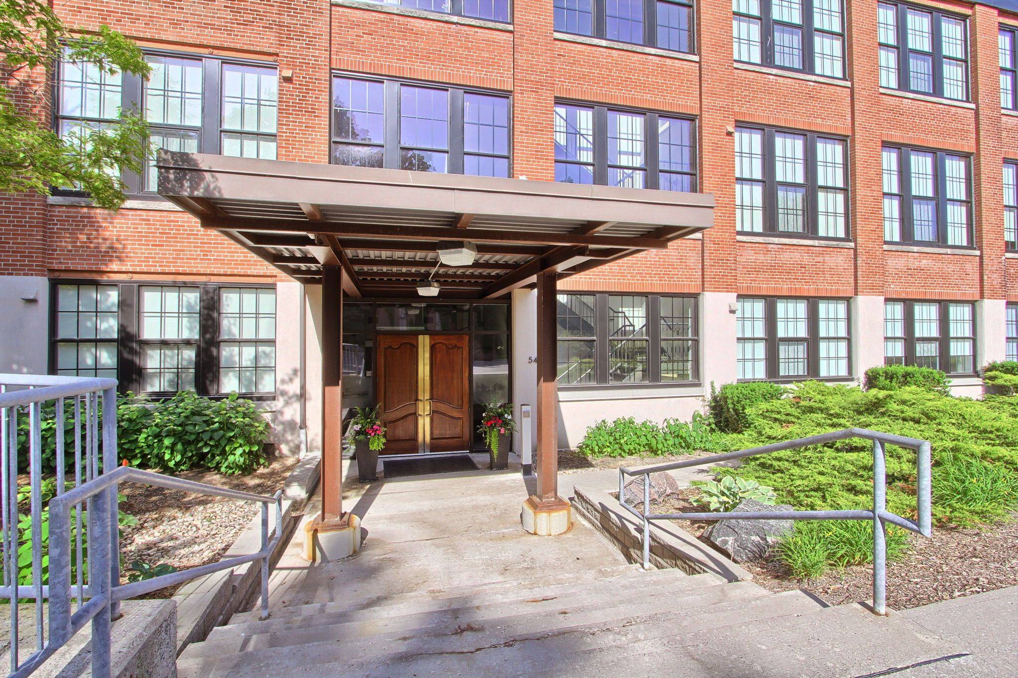 543 Timothy ST #317, Newmarket, ON L3Y 1R1
