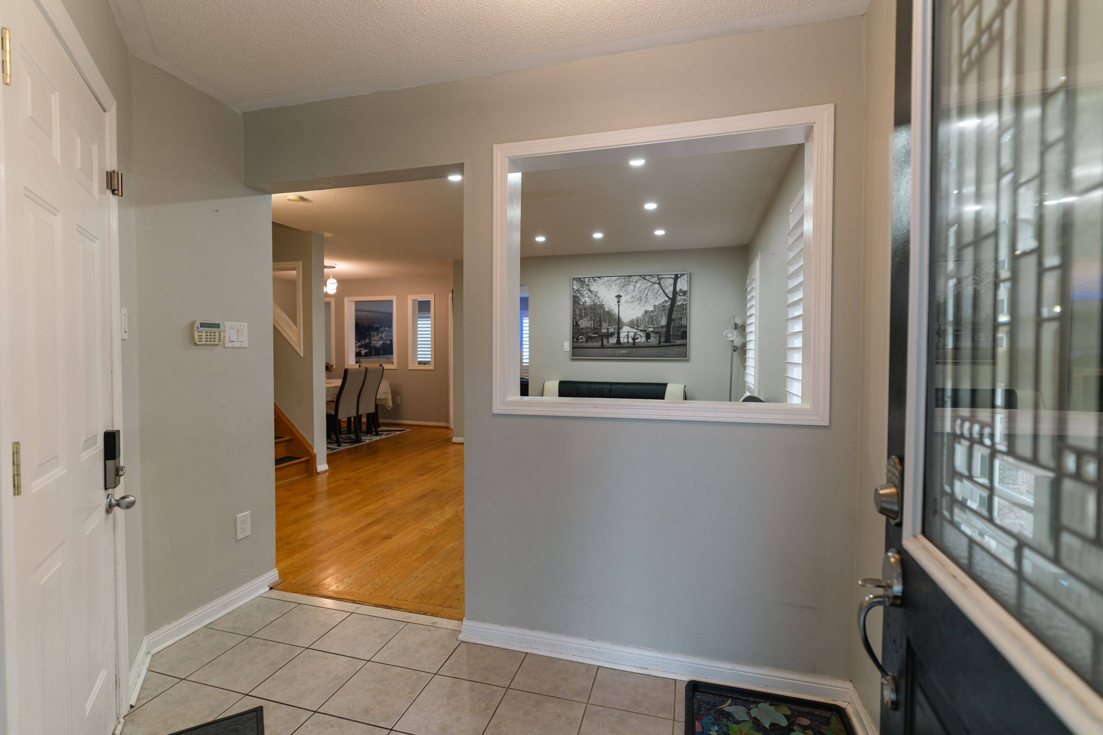 Mississauga, ON L5V 2W5,1339 Duval DR