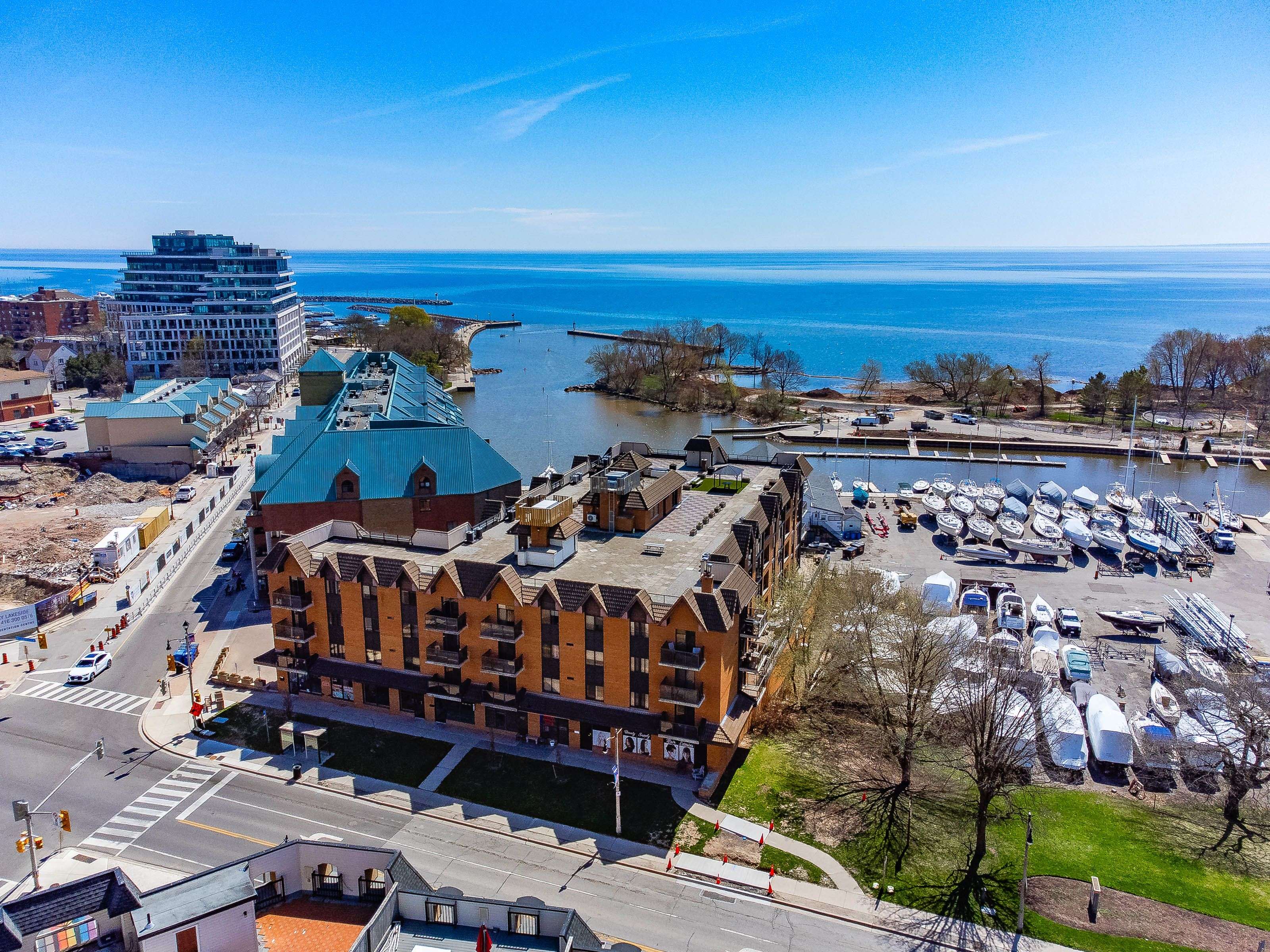Oakville, ON L6L 6J5,102 Bronte RD #215