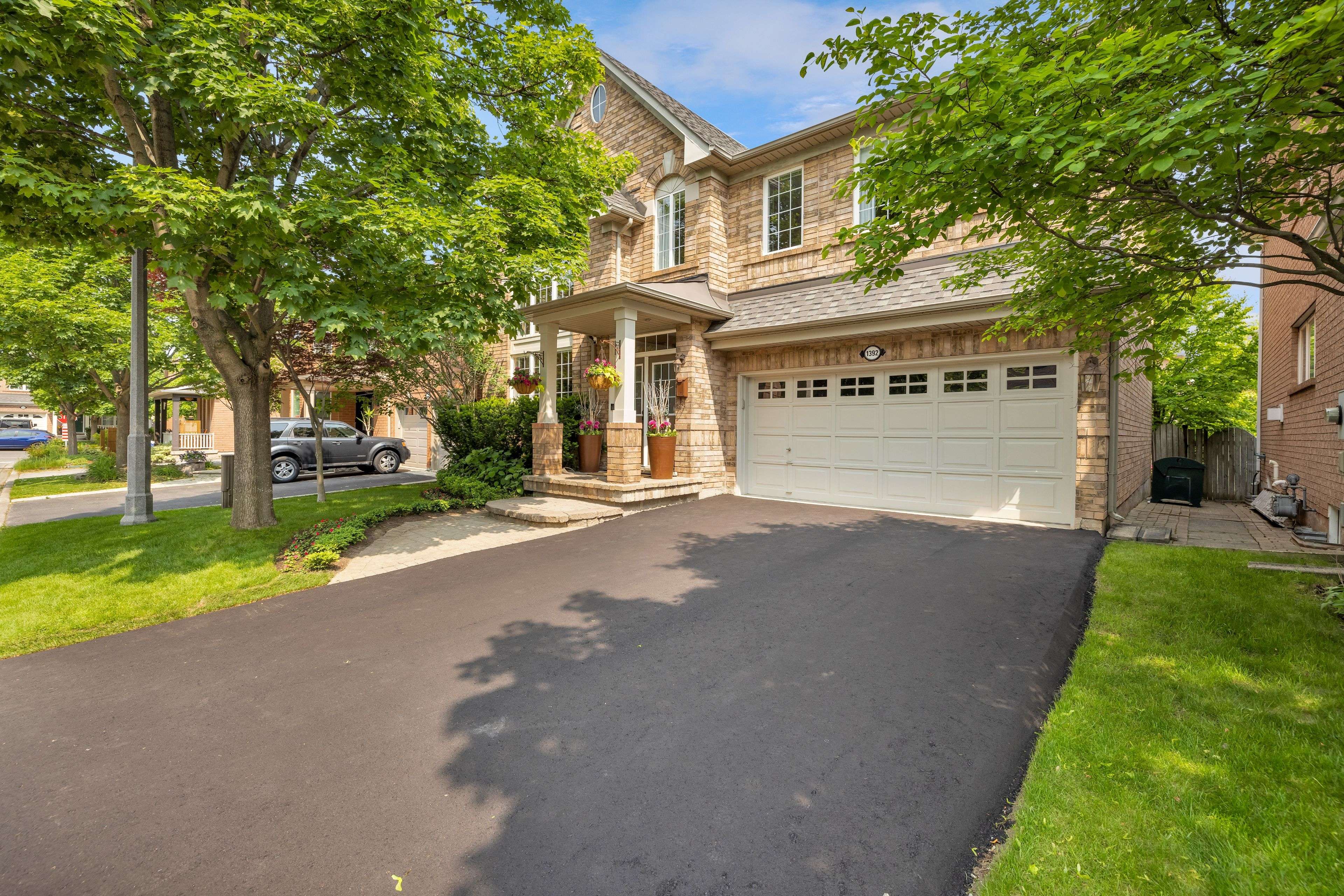 Oakville, ON L6M 3Z1,1392 Pinecliff RD