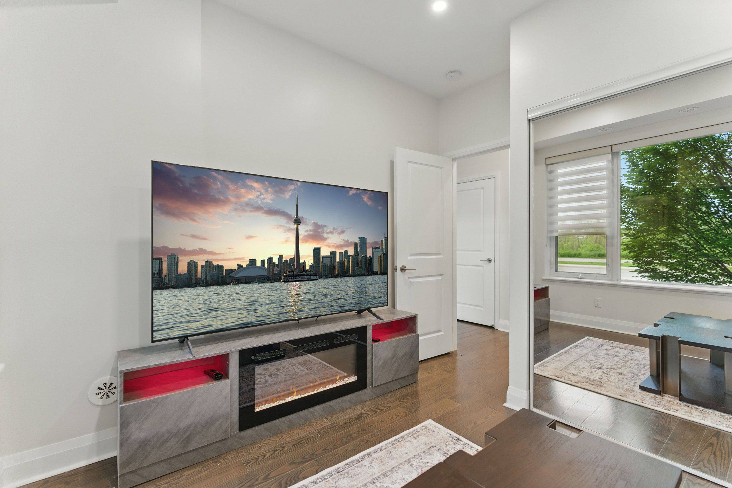 Mississauga, ON L5R 3E3,120 Little Creek RD #2