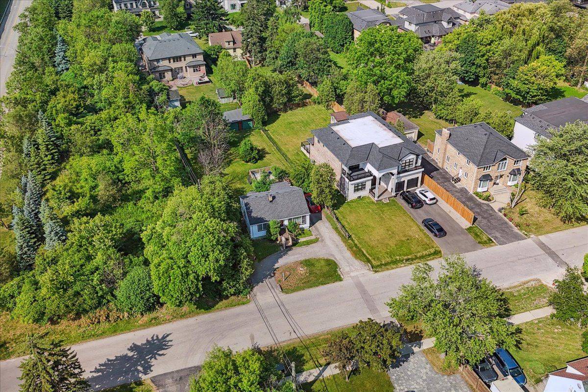 Oakville, ON L6H 1Z6,1020 Kent AVE