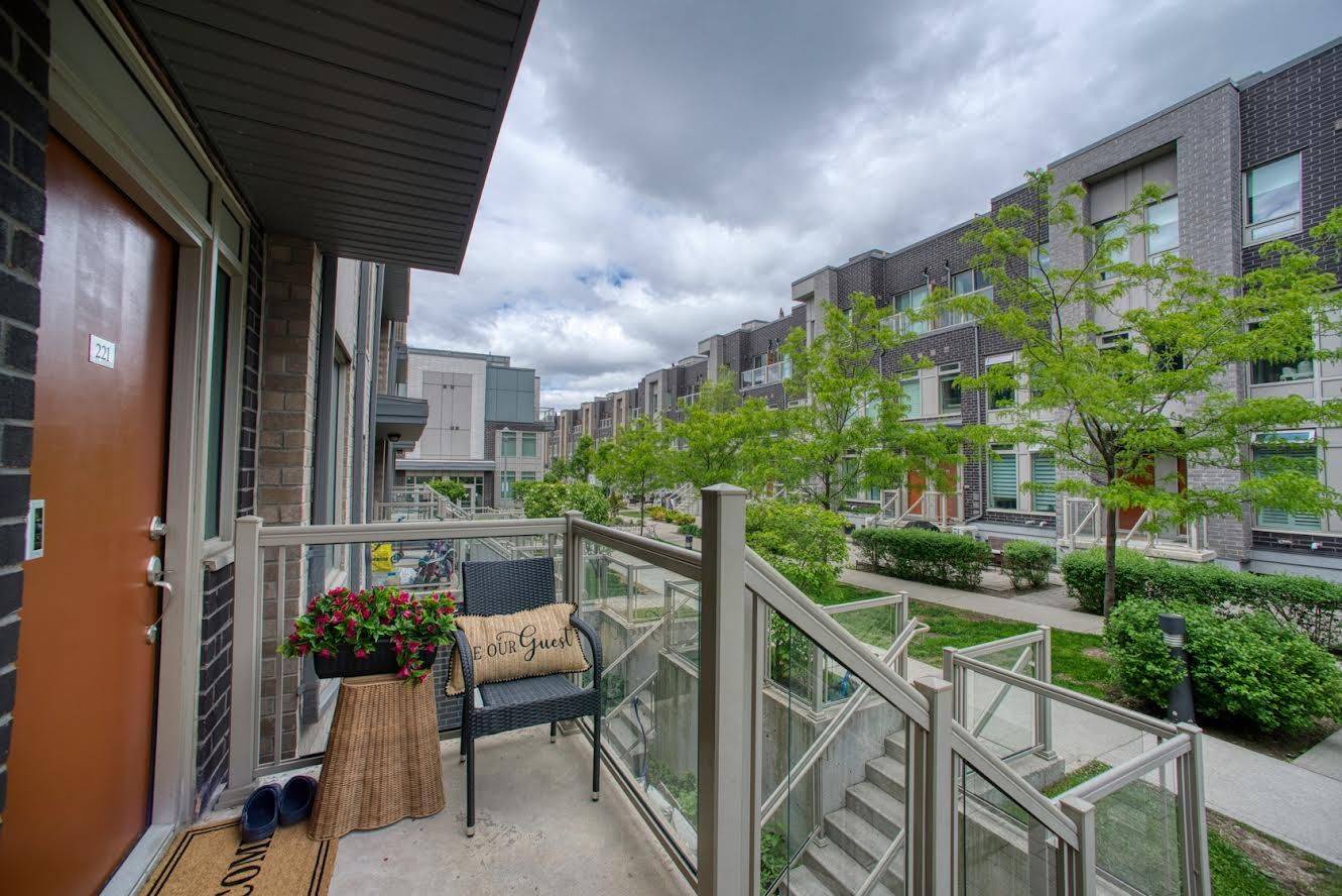 Toronto W08, ON M9C 0C1,7 Applewood LN E #221
