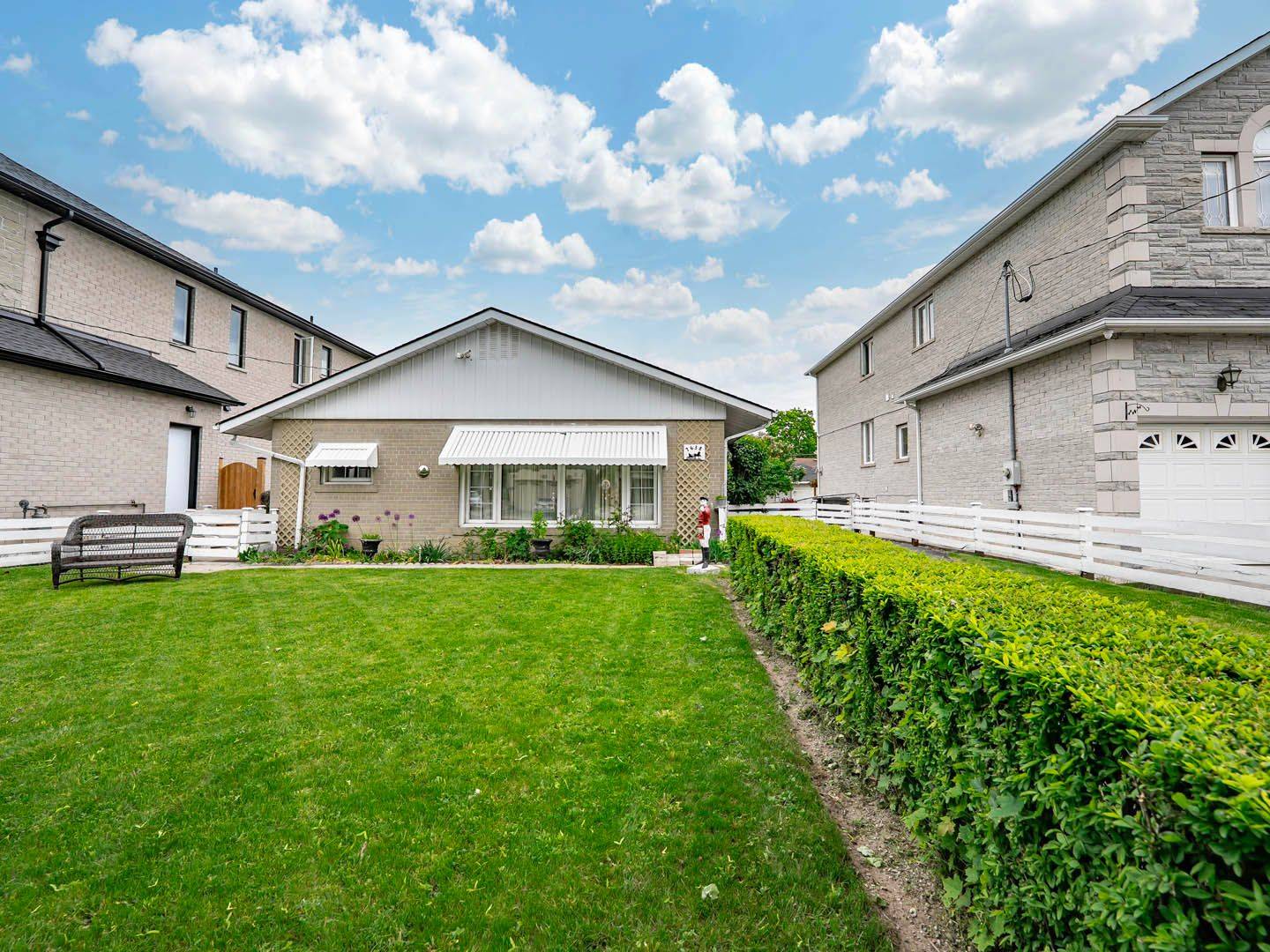 Mississauga, ON L4T 2B9,7638 Redstone RD