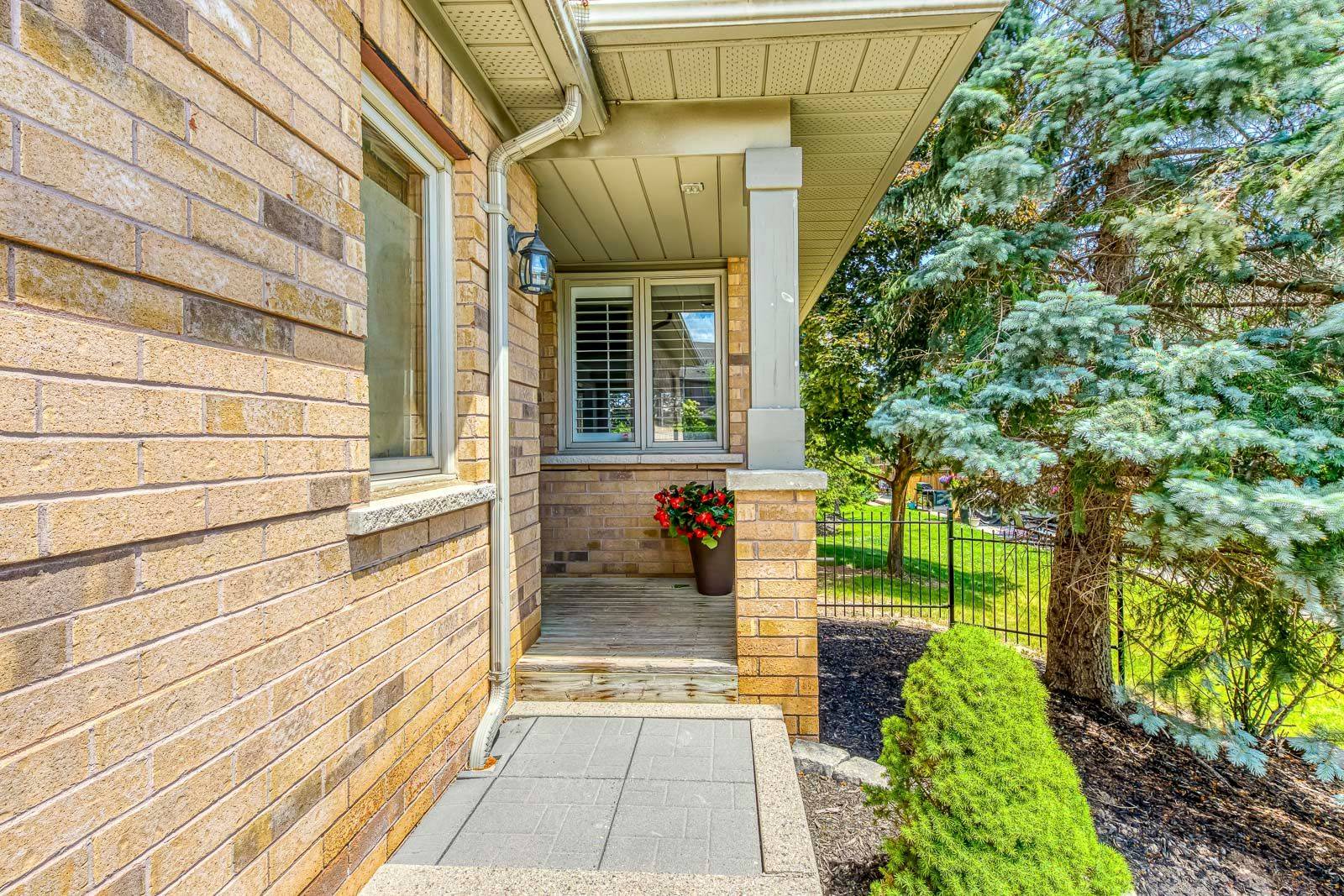 Mississauga, ON L5M 6C4,5658 Glen Erin DR #25