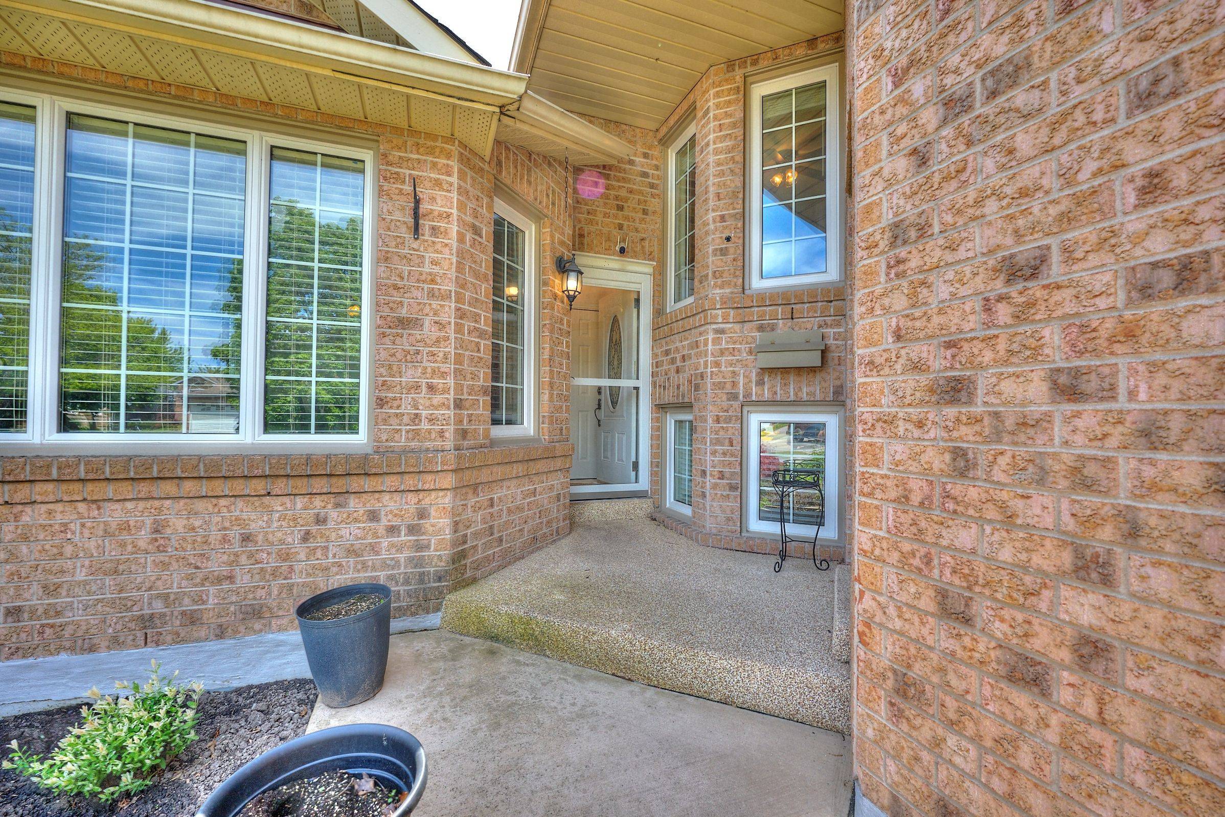 Welland, ON L3C 7G2,41 Jackson CT W