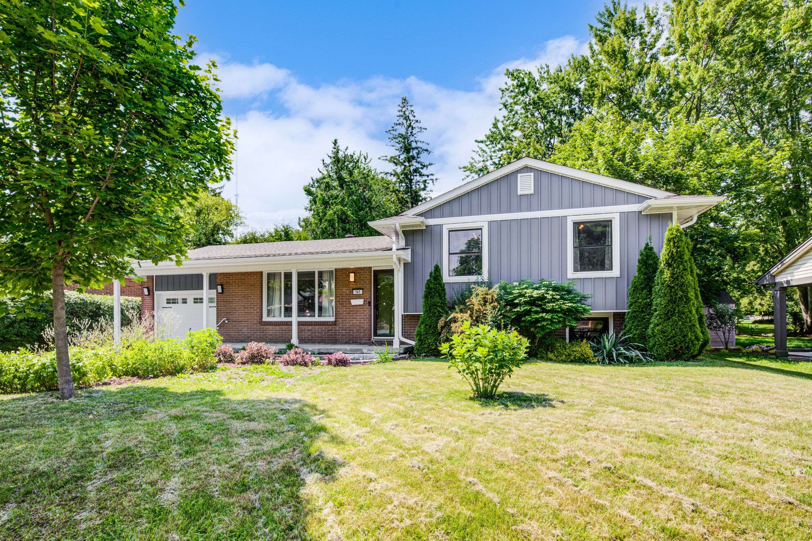 London South, ON N6J 1Z5,141 Tavistock RD