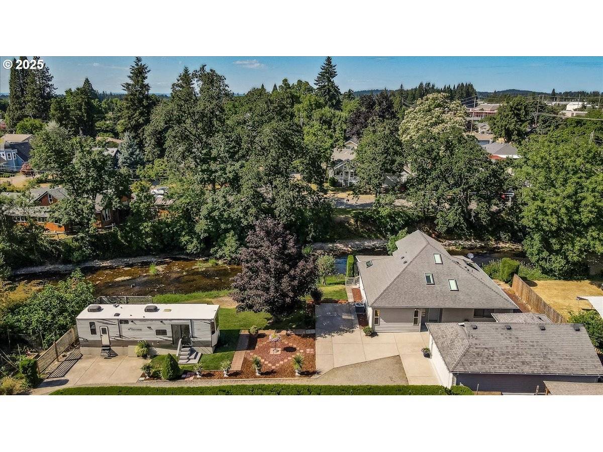 Silverton, OR 97381,115 WILLOW ST