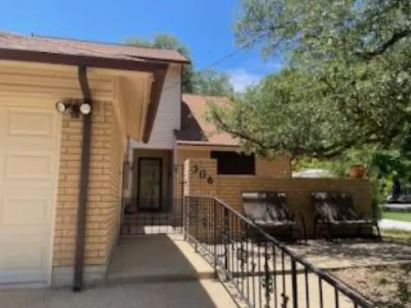 Lampasas, TX 76550,306 S Arnold Street