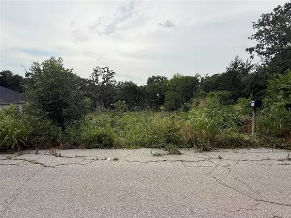 718 E Woodard, Denison, TX 75021
